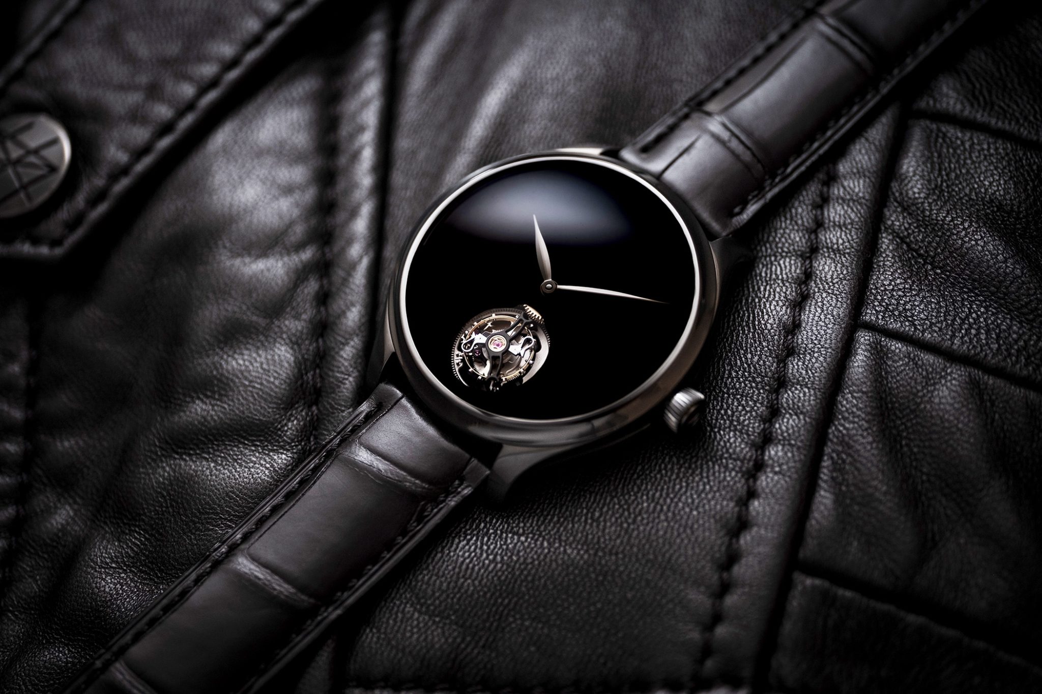 H. Moser & Cie Endeavour Tourbillon Vantablack Black Hands Ref. 1804-1206 - a Lifestyle photo