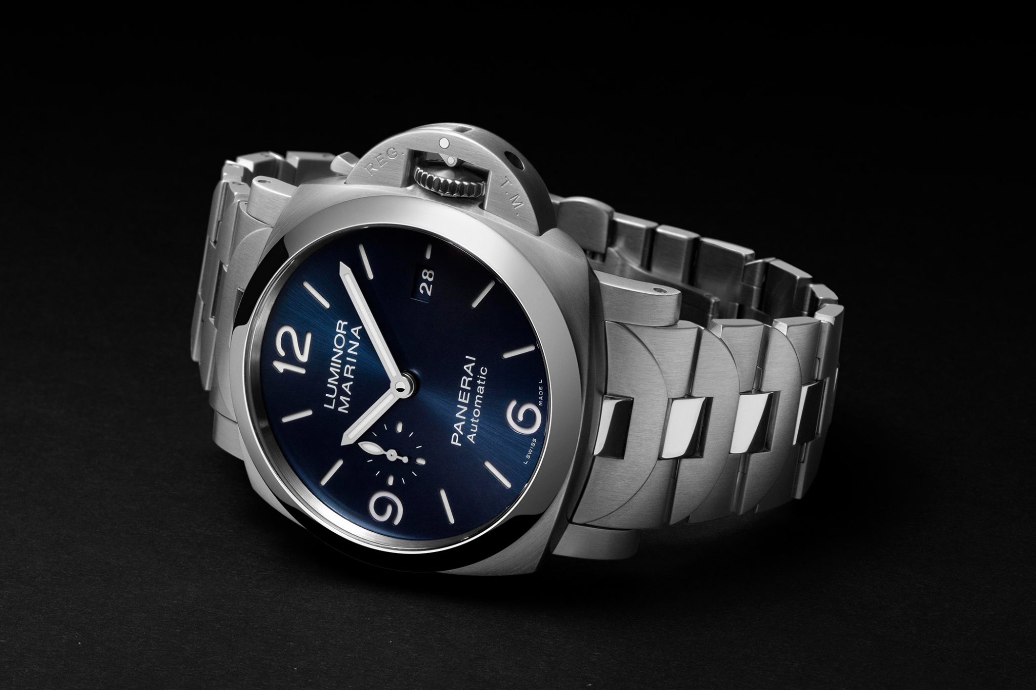 Panerai Luminor Marina Specchio Blu 44 mm front 