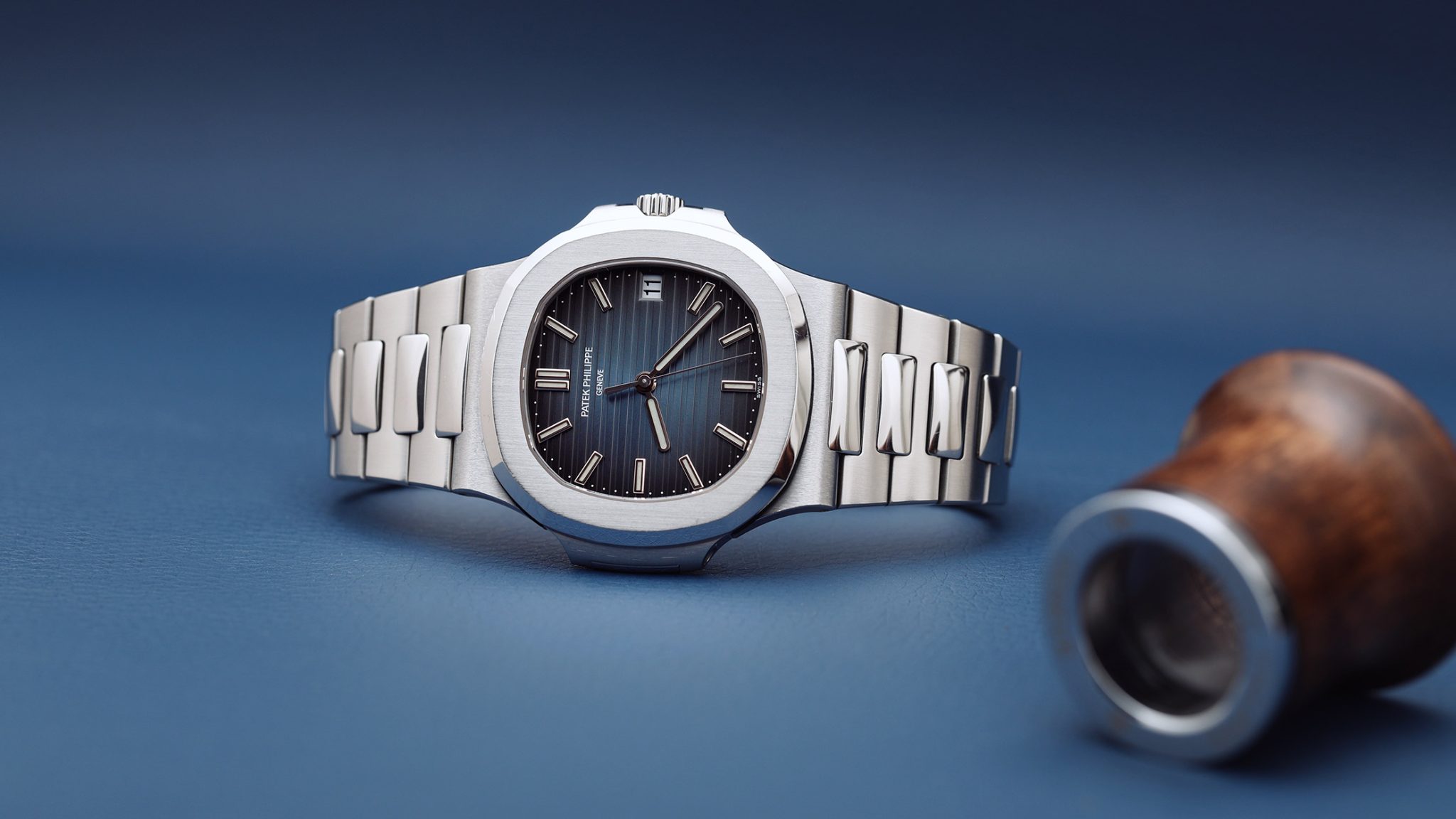 Patek-Philippe-Nautilus-5711-1A-Blue-Dial-Steel-Bracelet-Sportswatch