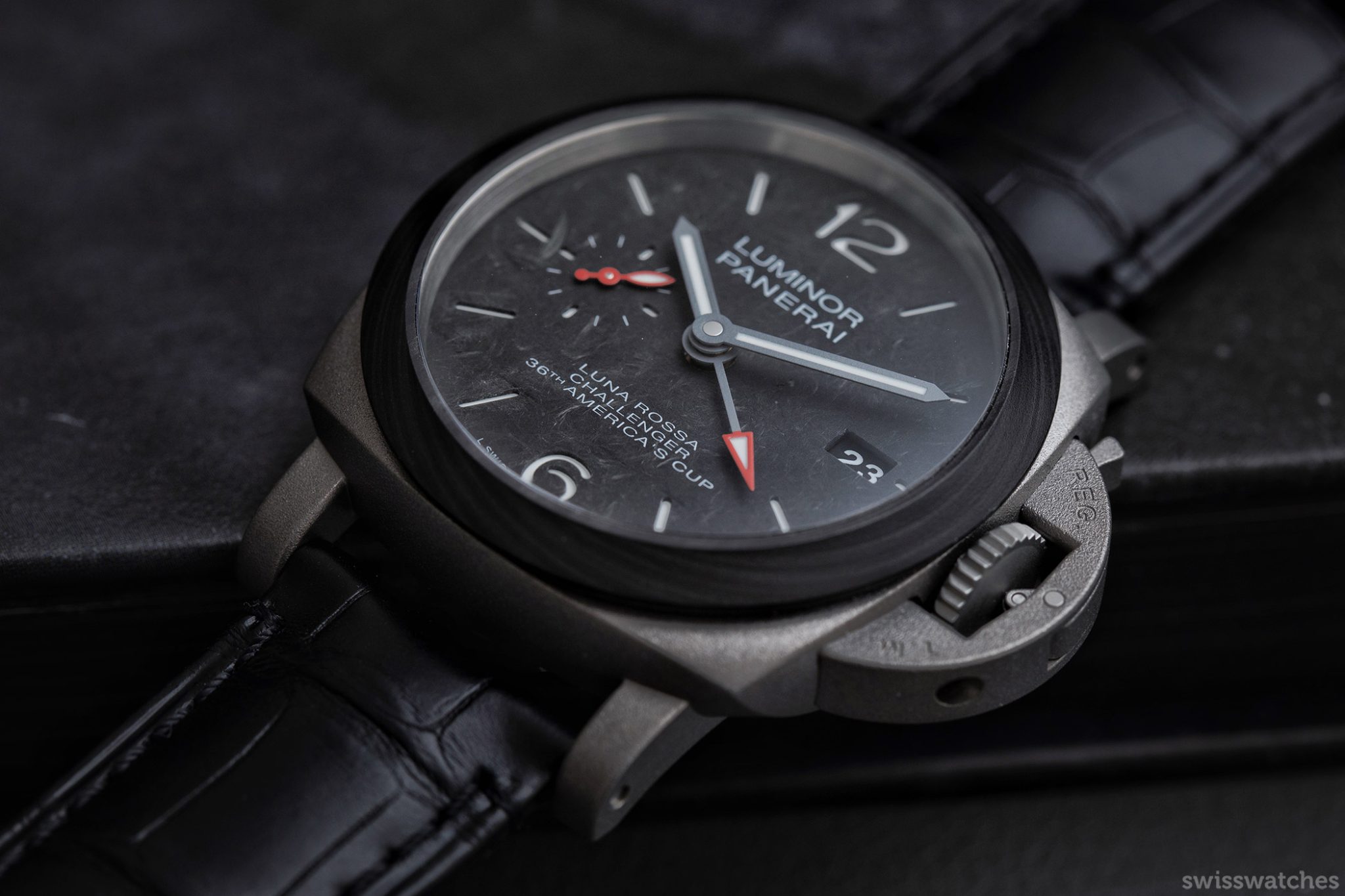 Panerai Luminor Luna Rossa GMT 42mm PAM01096 Dial