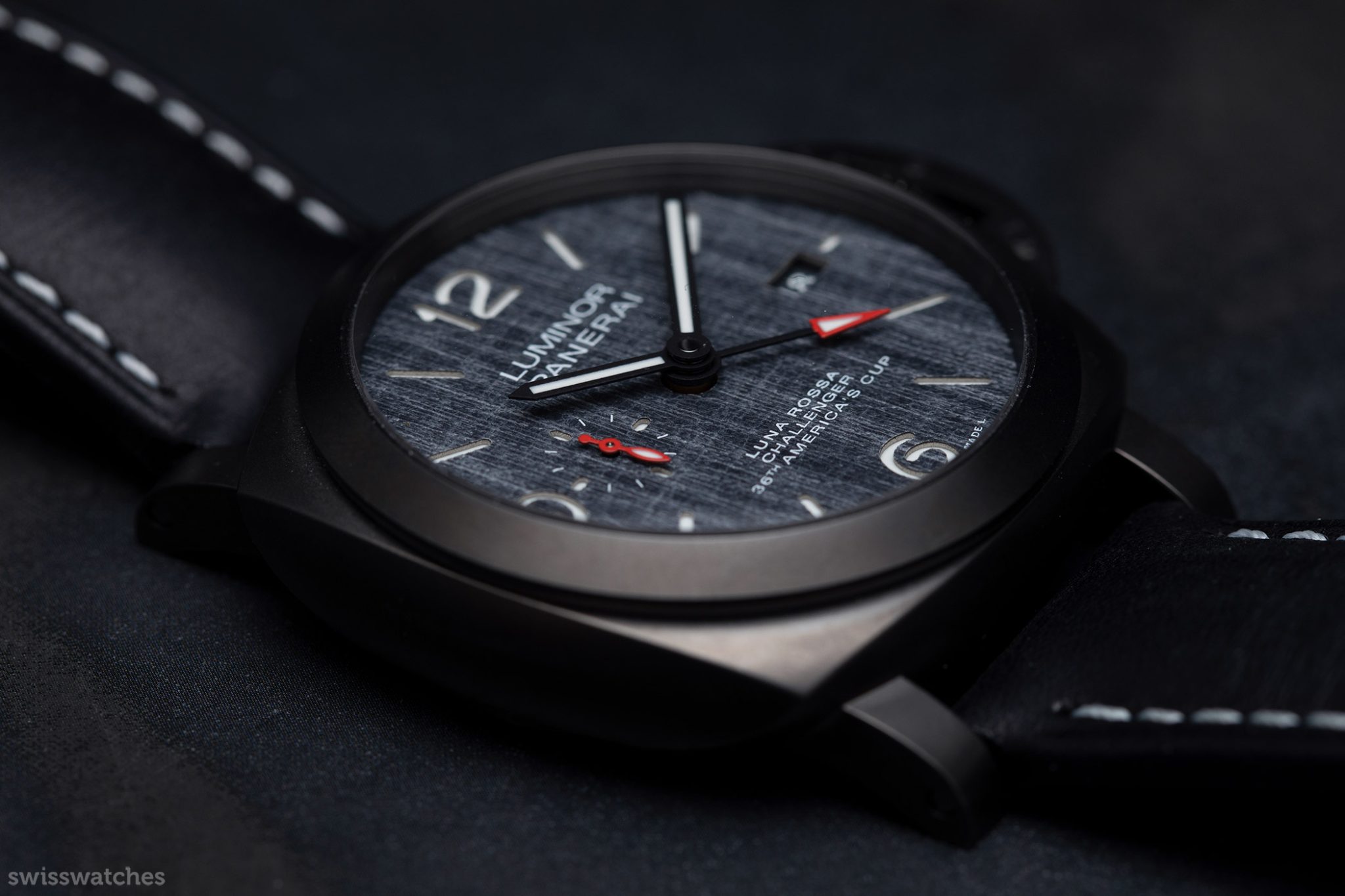 Panerai Luminor Luna Rossa GMT 44mm PAM01036 Dial