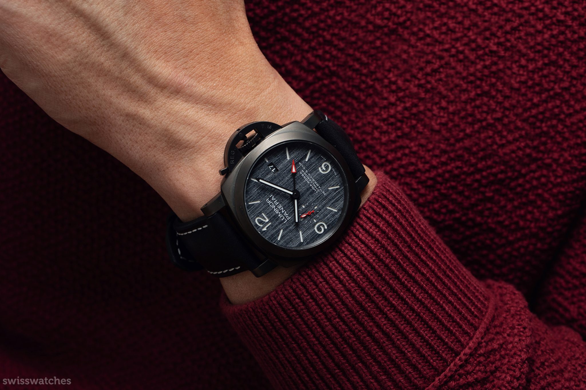Panerai Luminor Luna Rossa GMT 44mm PAM01036 Wristshot