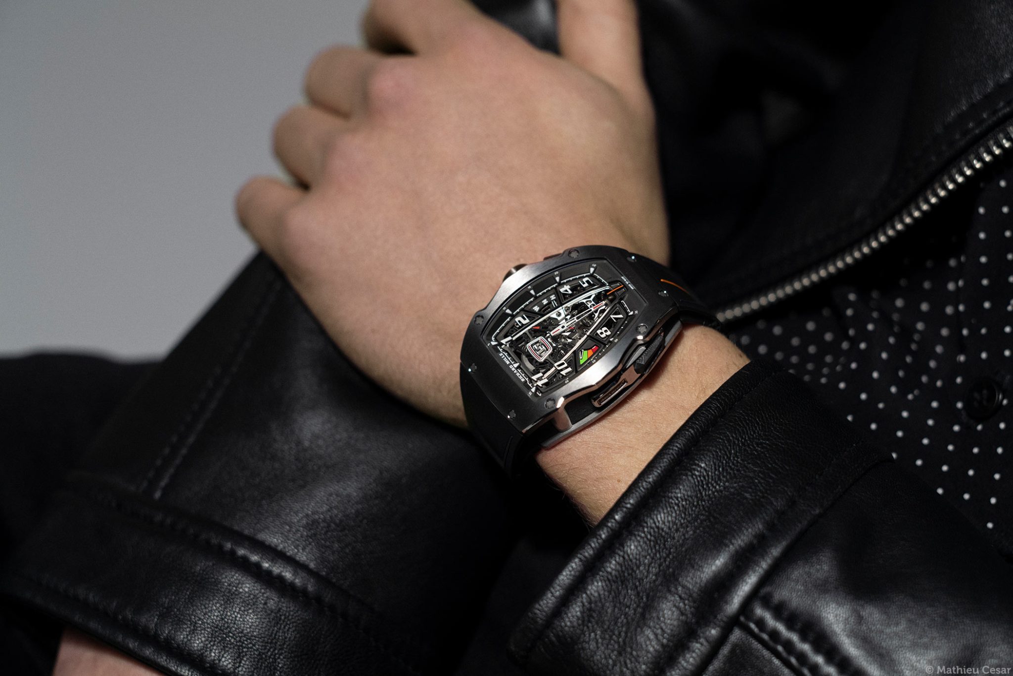 Richard-Mille-RM-40-01-Automatic-Tourbillon-McLaren-Speedtail-Wristshot-02©Mathieu-Cesar