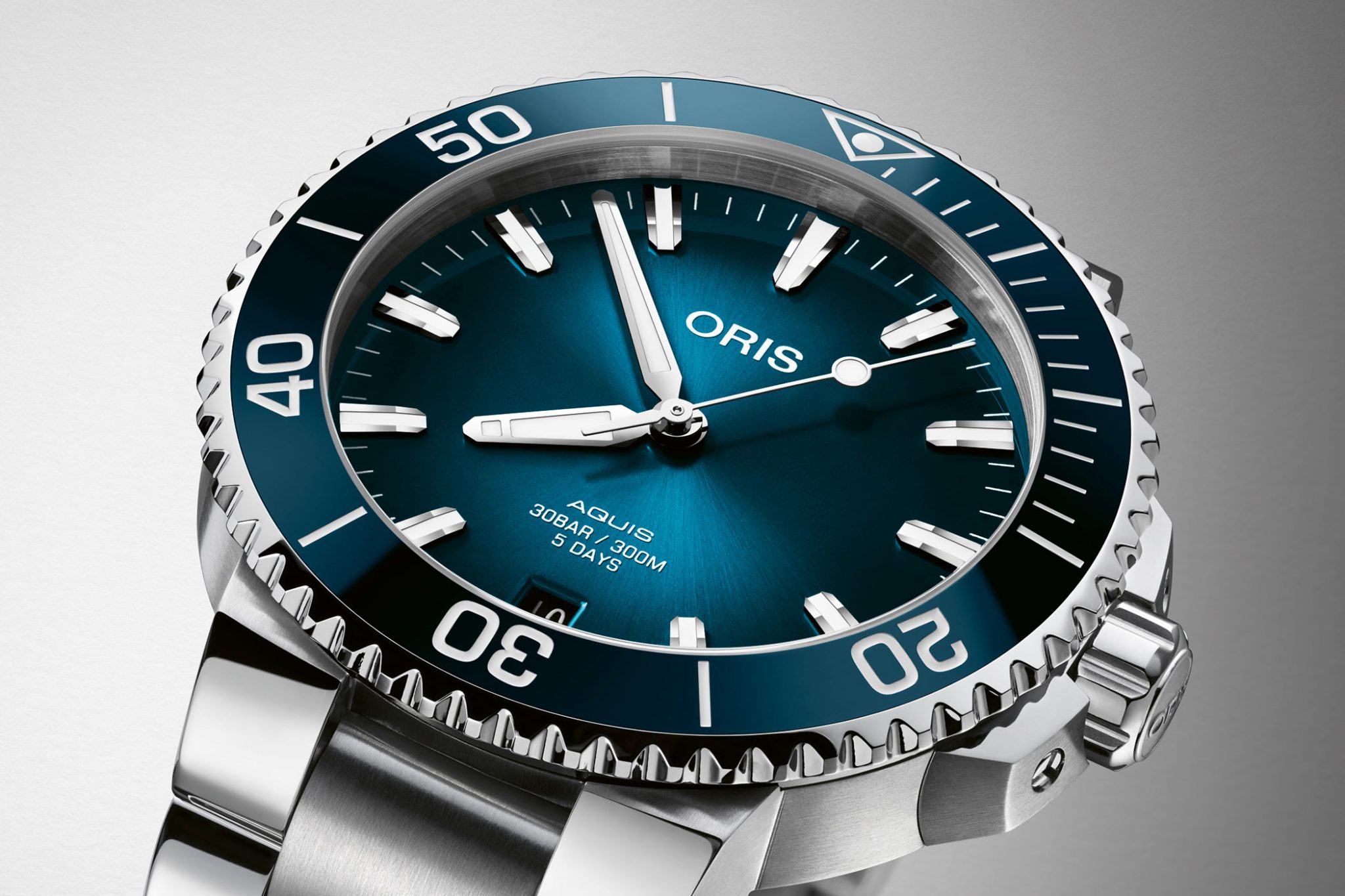 ORIS-Aquis-Date-41.5mm-Blue-Dial calibre 400