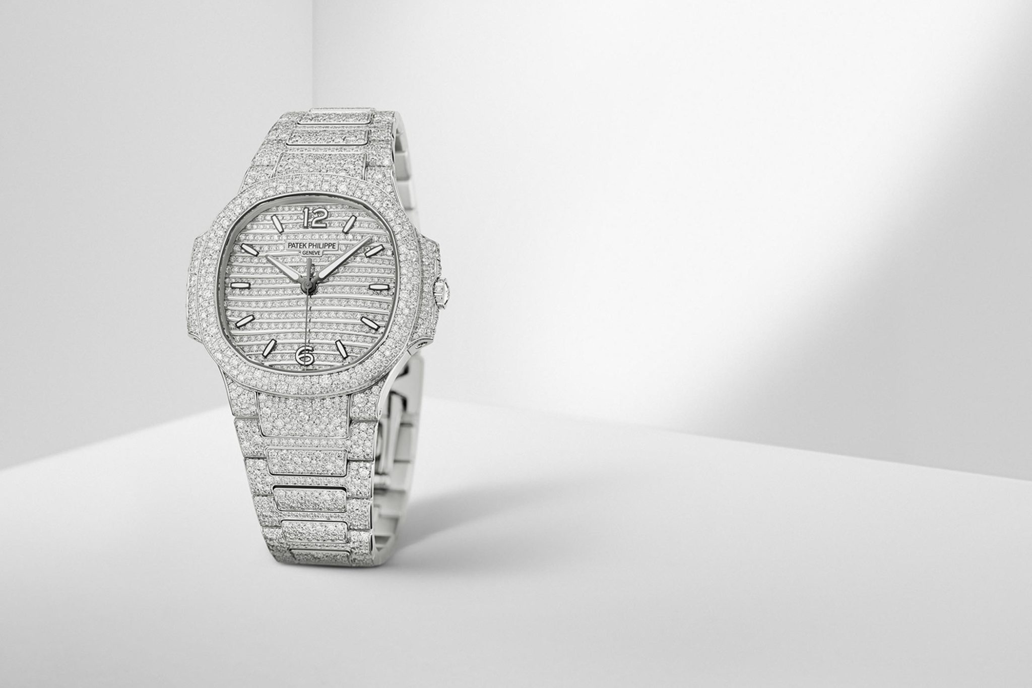 Patek-Philippe-Nautilus-Ref-71181450G-001-Front