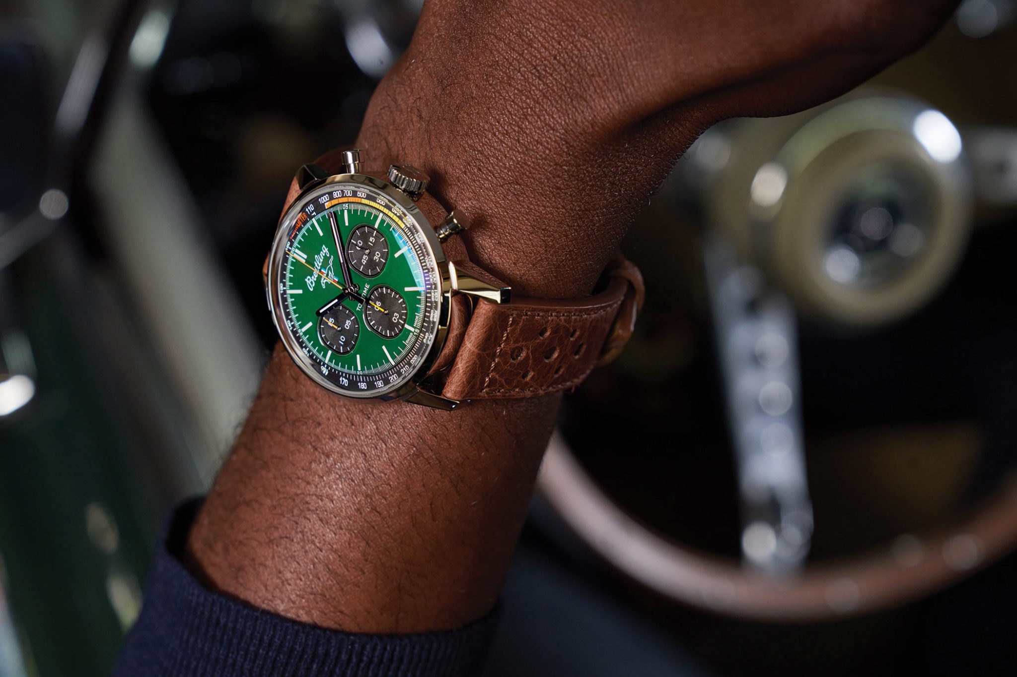 Breitling-Top-Time-Ford-Mustang-am-Handgelenk-A25310241L1X1