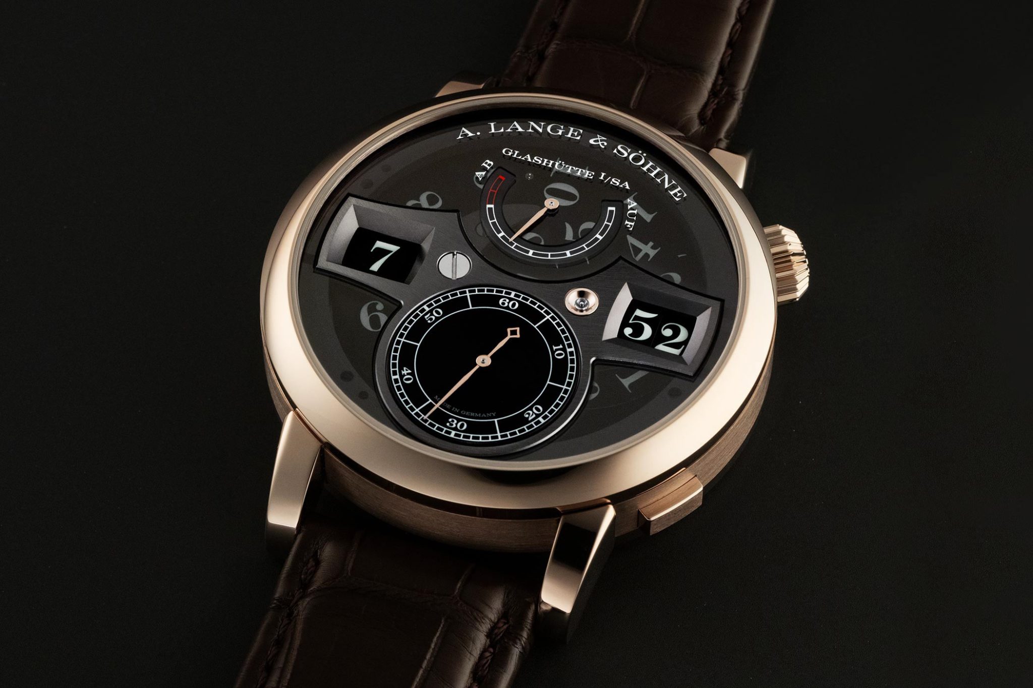 A-Lange-Soehne-Zeitwerk-Honeygold-Lumen-Case