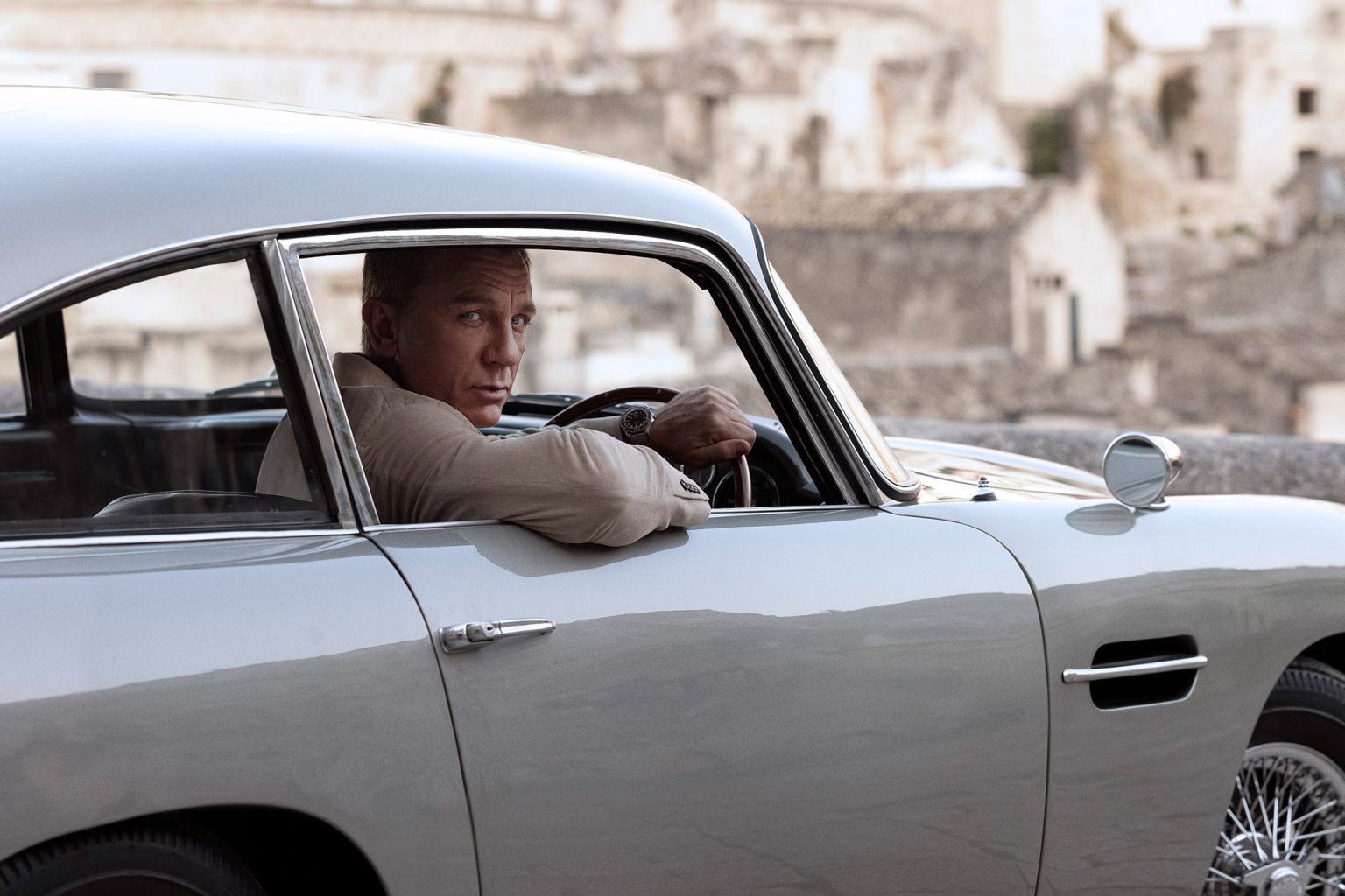 Every James Bond OMEGA Watch Worn By 007 - Swisswatches Magazine