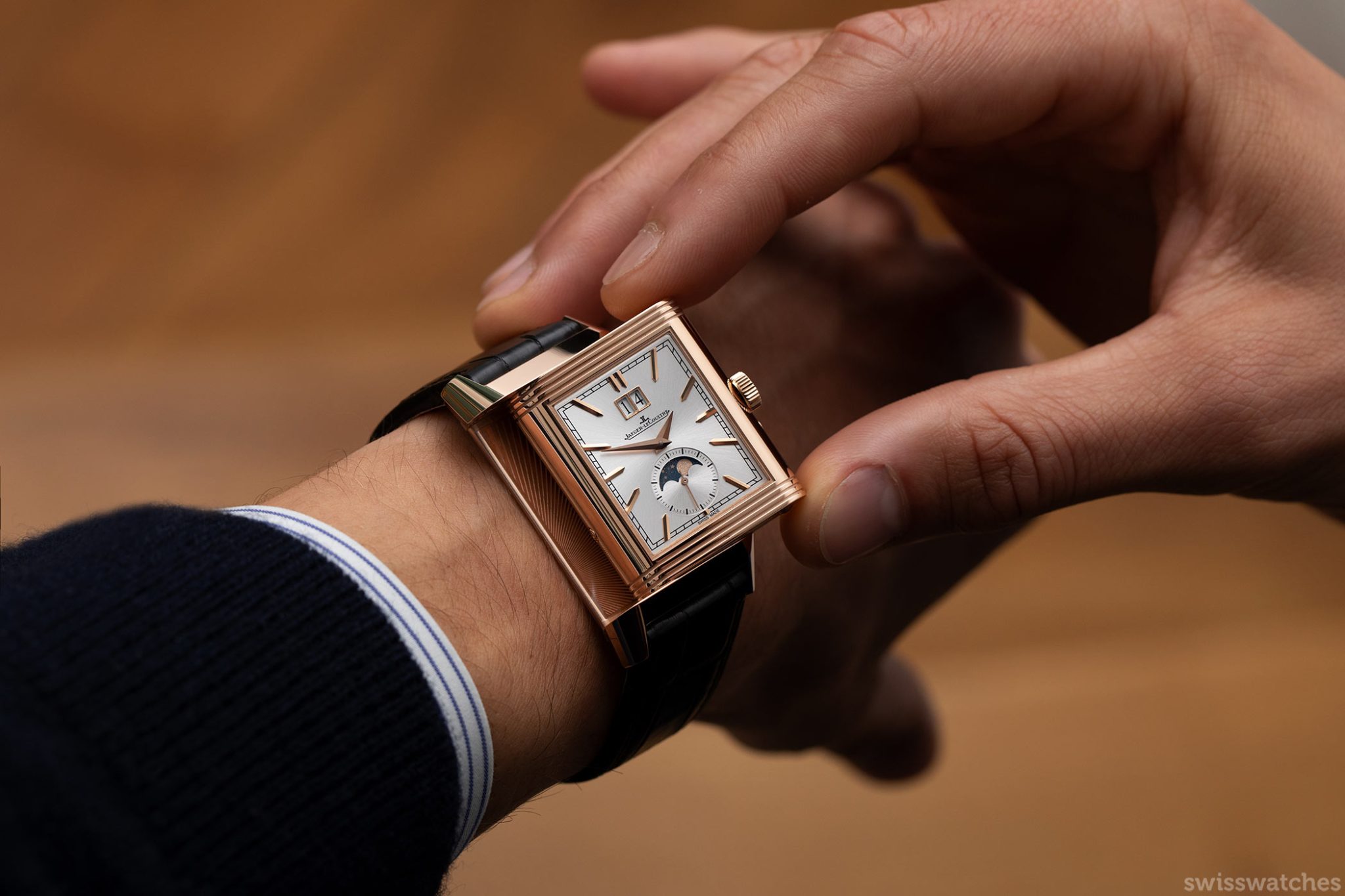 jaeger-lecoultre-reverso-tribute-nonantieme-711252J-face-wristshot