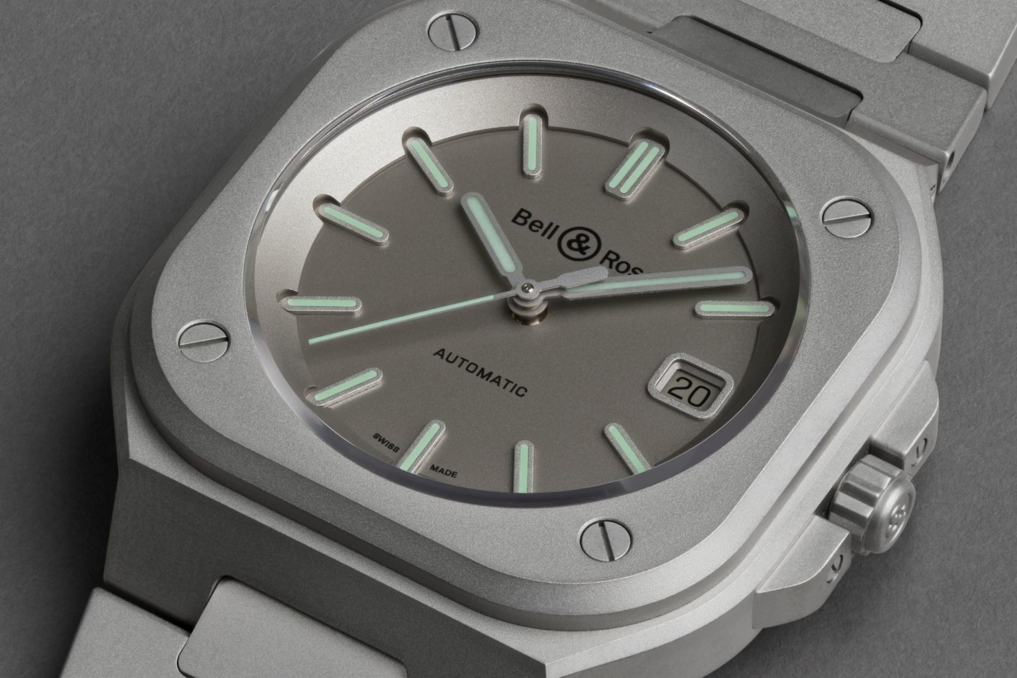 Bell-Ross-05-HOROLUM-Dial