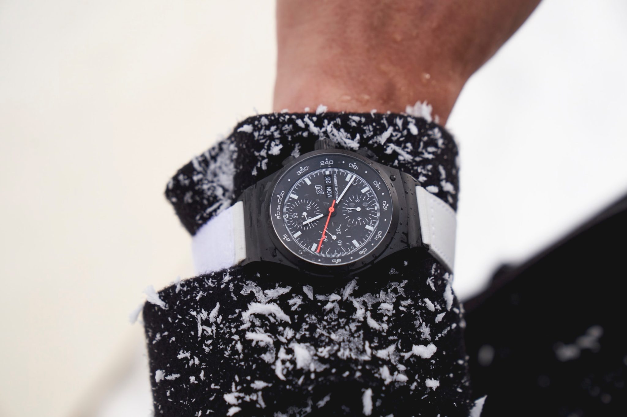 Porsche-Design-Chronograph-1-GP-2022-Edition- waterproof water drops wristshot