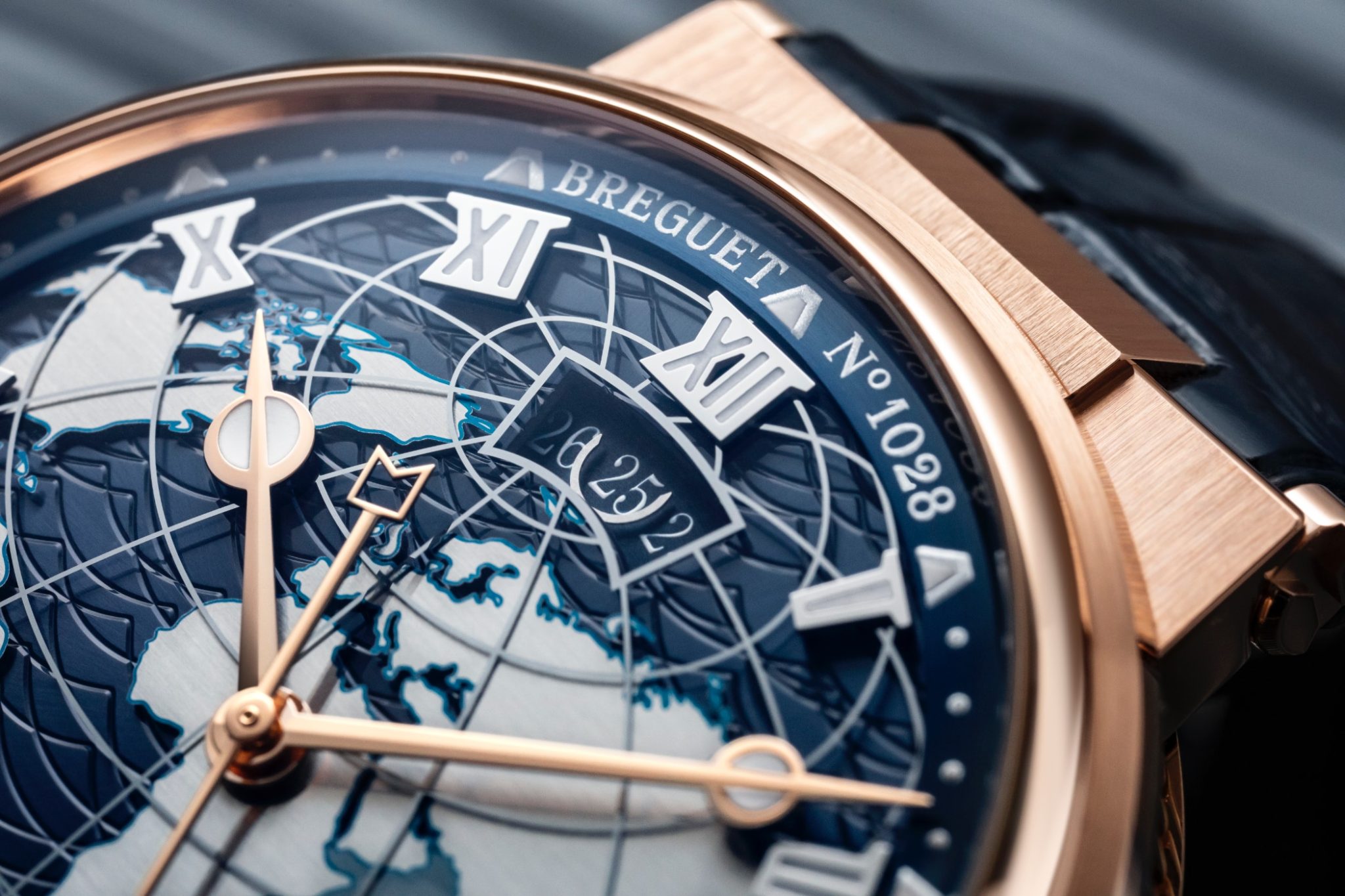 Breguet-5557-Marine-Hora-Mundi-5557BRYS5WV-und-5557BBYS5WV-Dial-Close-Up