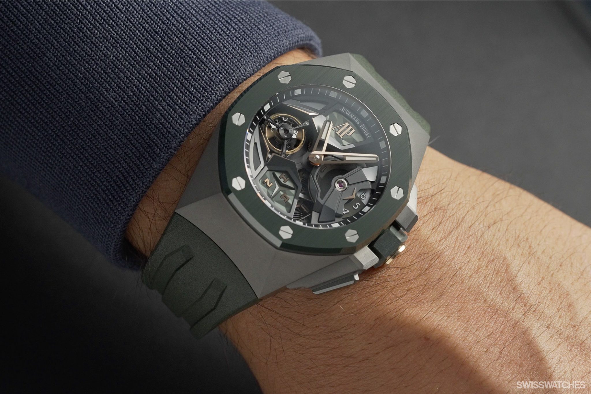 Audemars-Piguet-Royal-Oak-Concept-GMT-Flying-Tourbillon-Ref-26589IO-Kaki-Green-03