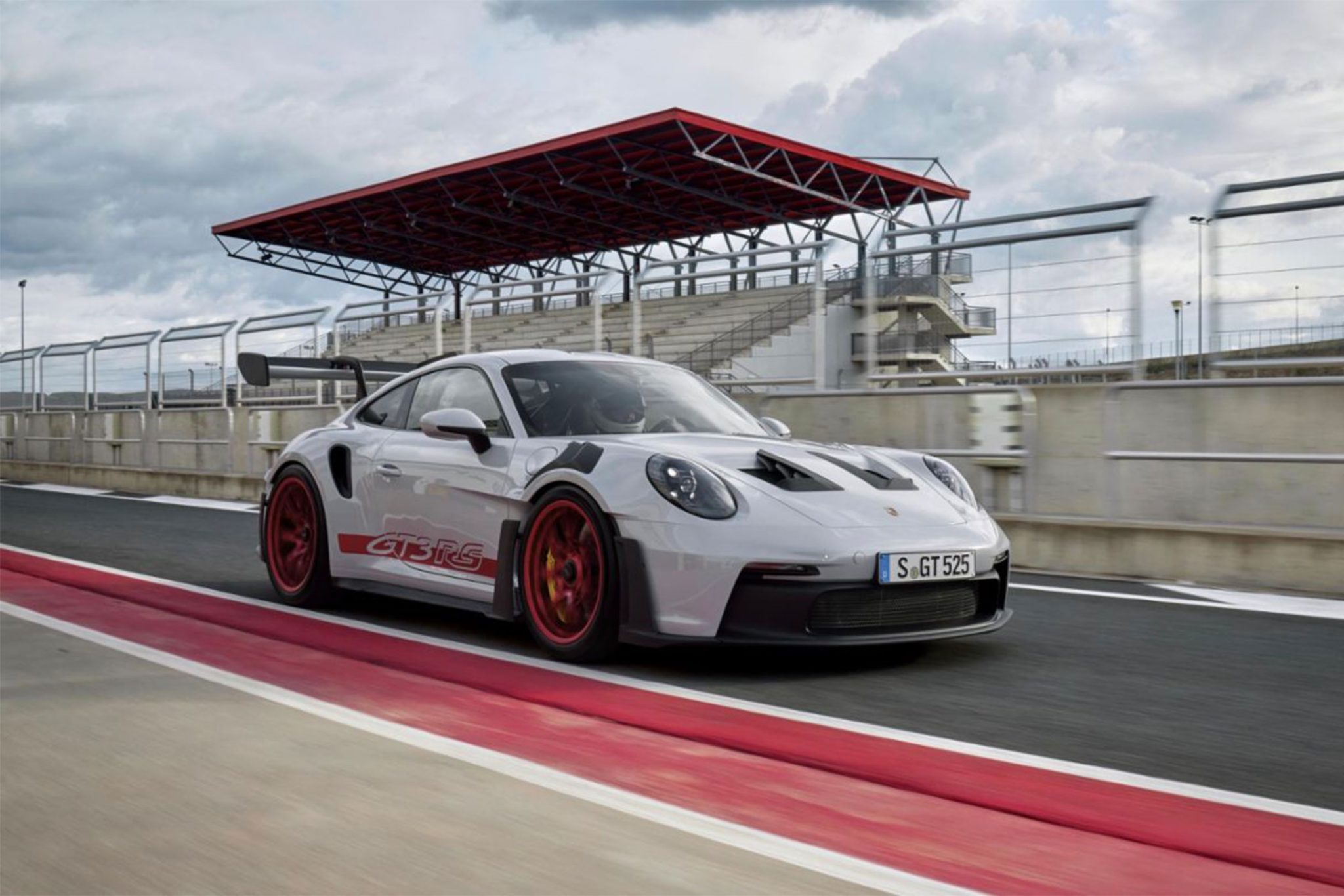 Porsche-911-GT3-RS-992-On-Racetrack