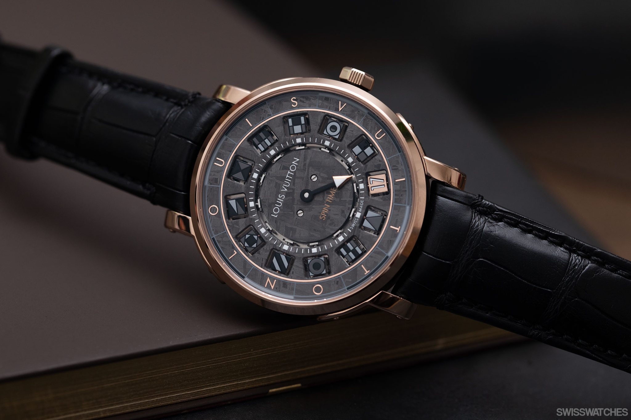 Louis-Vuitton-Escale-Spin-Time-Meteorite-Dial-Pink-Gold