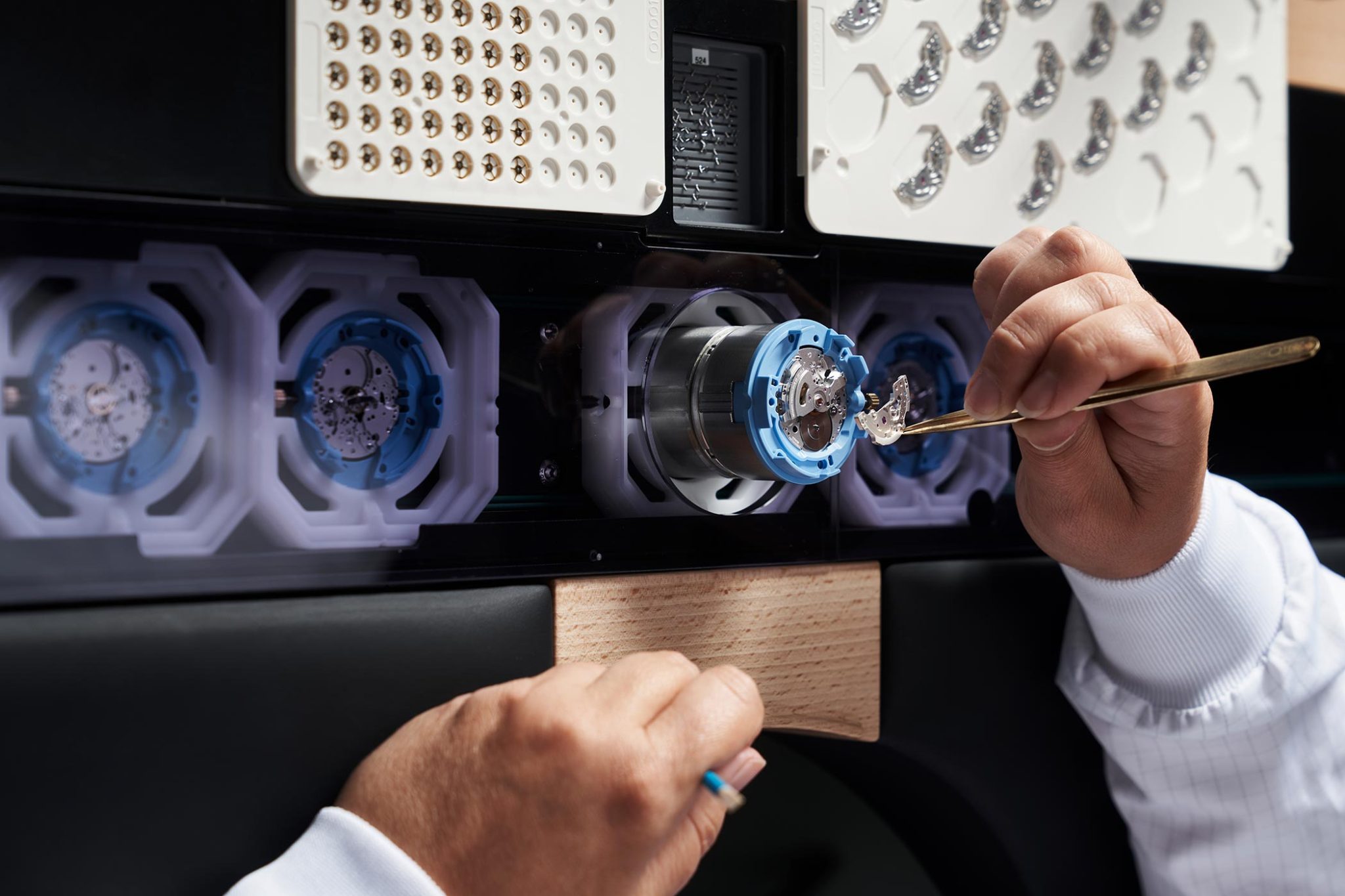 Kenissi-Manufacture-Assembly-Floor-Watchmaker-Working
