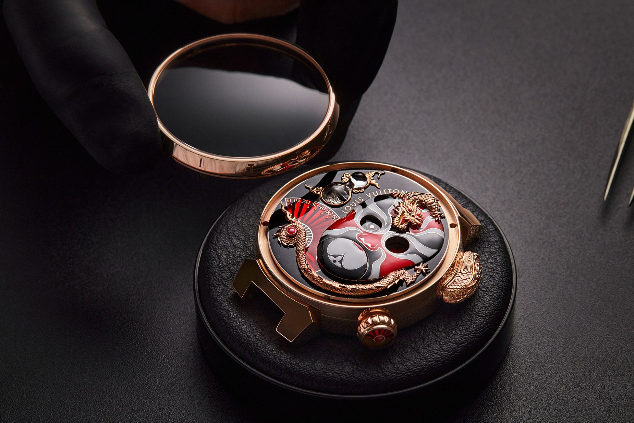 Louis-Vuitton-Tambour-Opera-Automata-case-with-hand