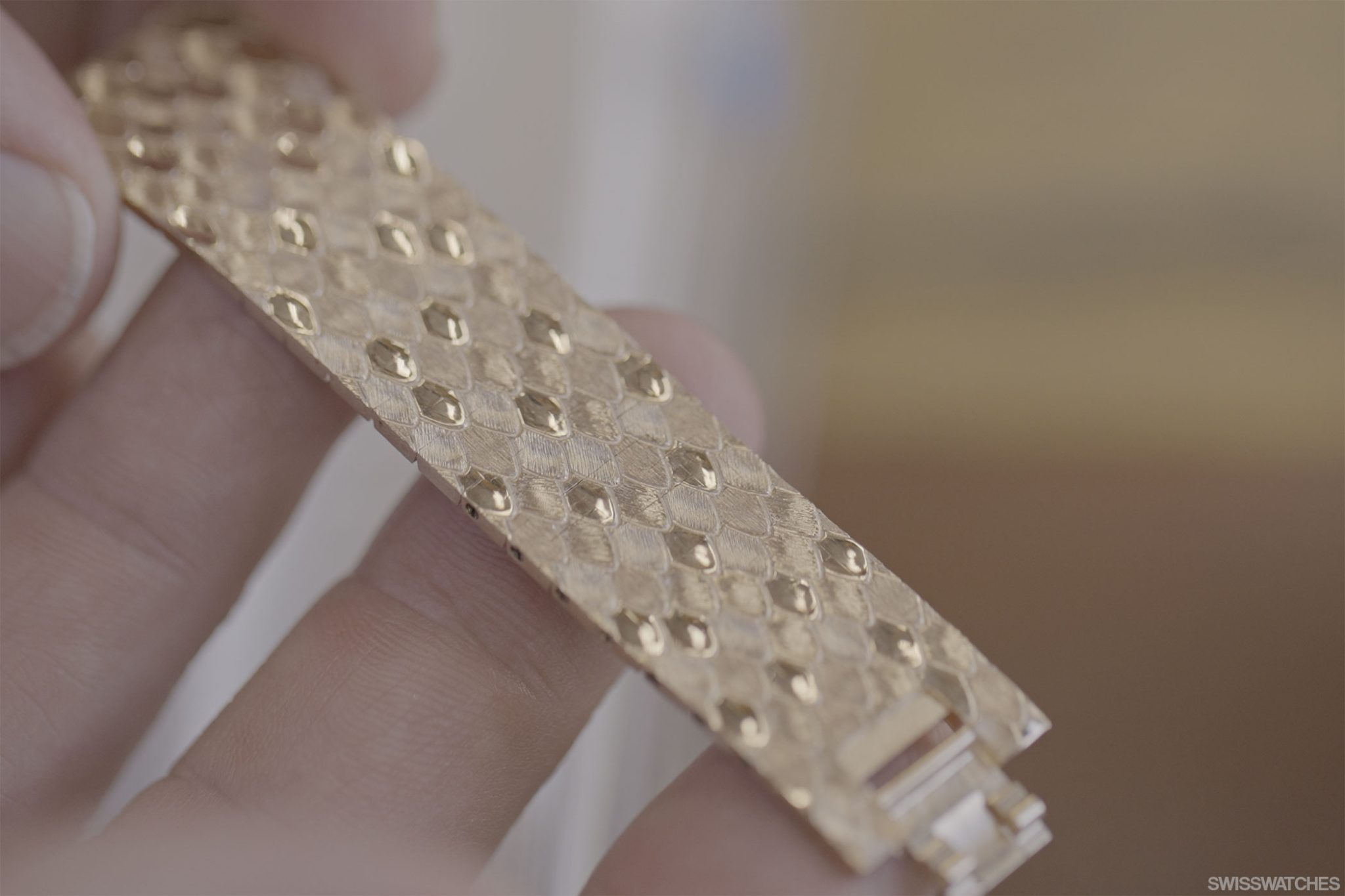 Piaget-Manufacture-Gala-Engraved-Bracelet-Production