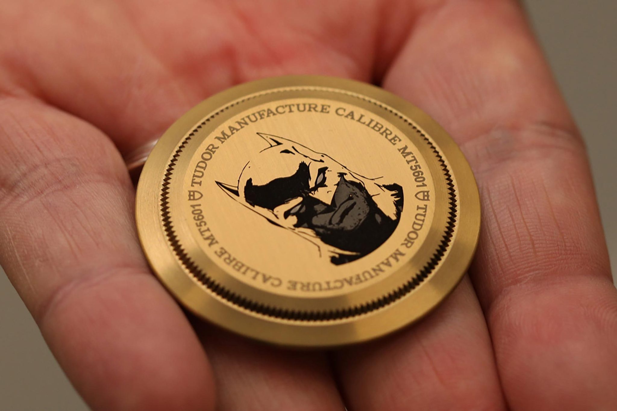 TUDOR-Manufacture-Individualisation-Engraving-Caseback
