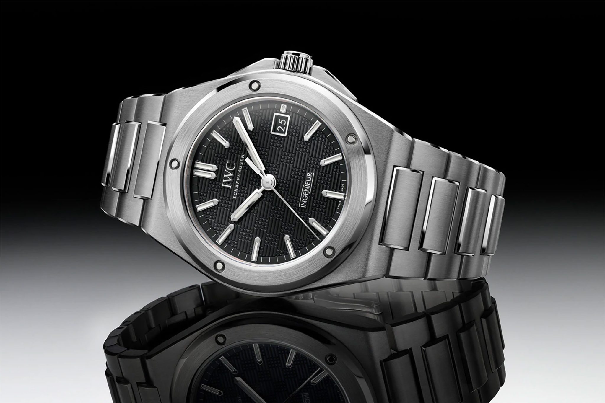 IWC-Ingenieur-40-Automatic-Black-Steel-Calibre-3211