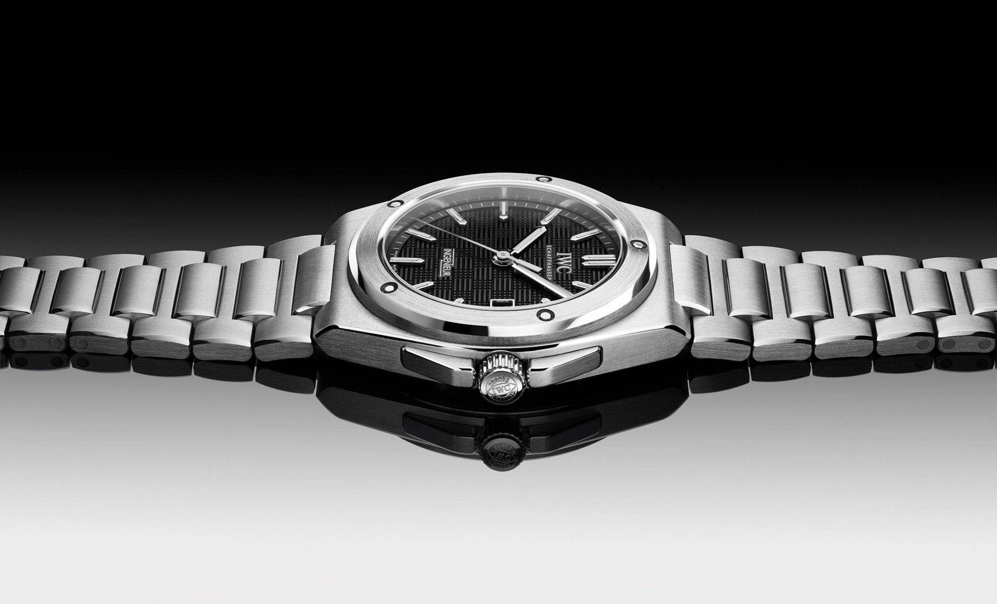 IWC-Ingenieur-Autmatic-40-IW328901-Gerald-Genta-Design-1