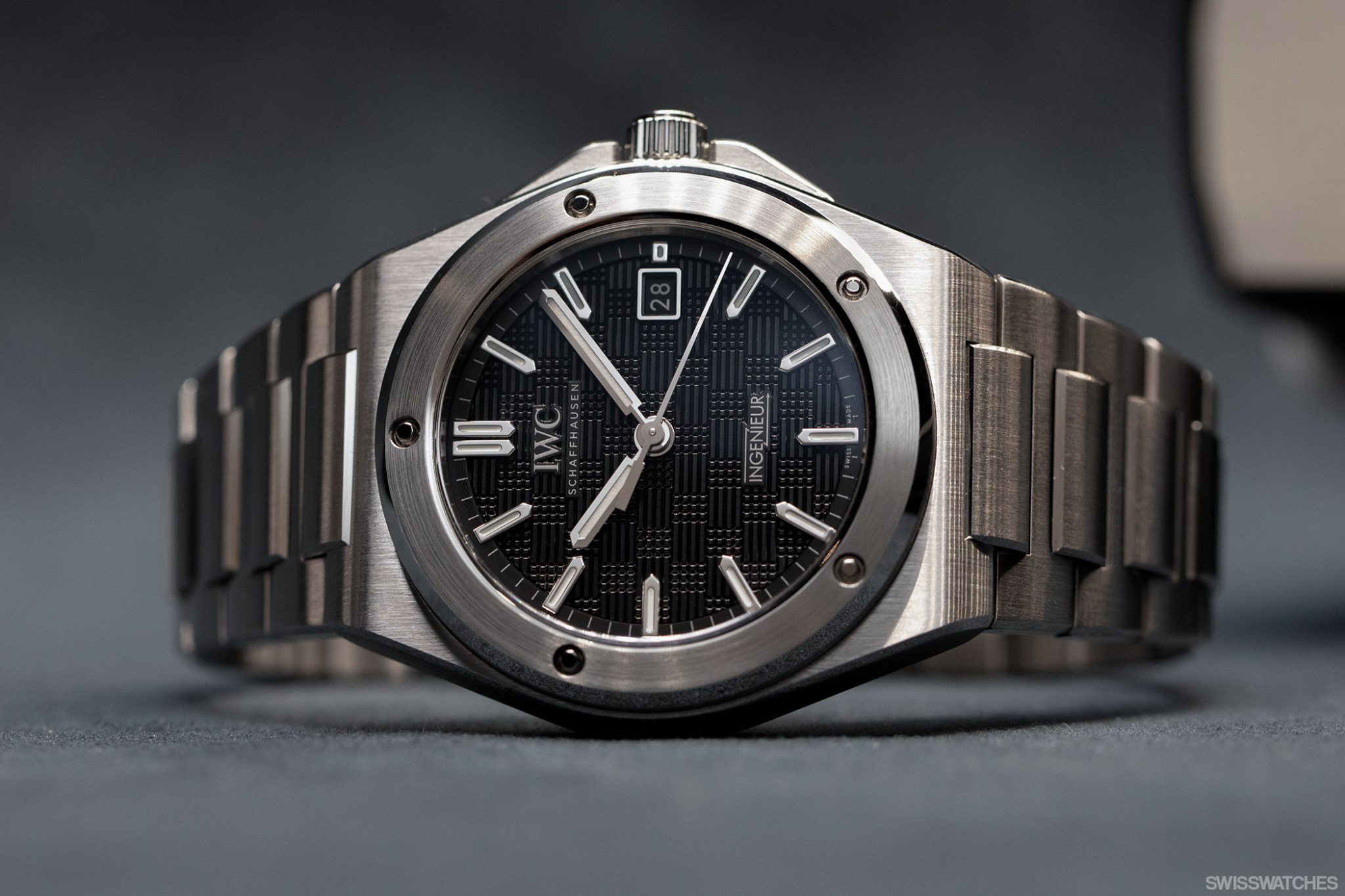 IWC-Ingenieur-Autmatic-40-IW328901-Gerald-Genta-Design-2