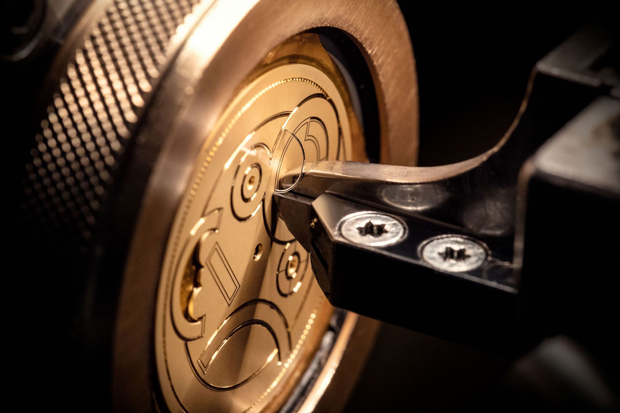 Breguet-Classique-Quantieme-Perpetuel-7327-Guilloche