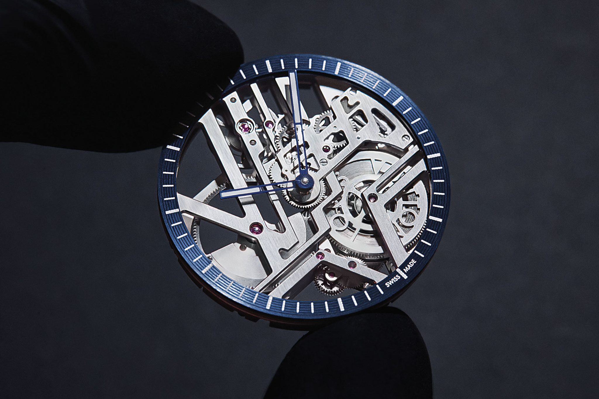 Louis-Vuitton-Voyager-Skeleton-in-Platinum-Ref-Q7EN1K-Dial