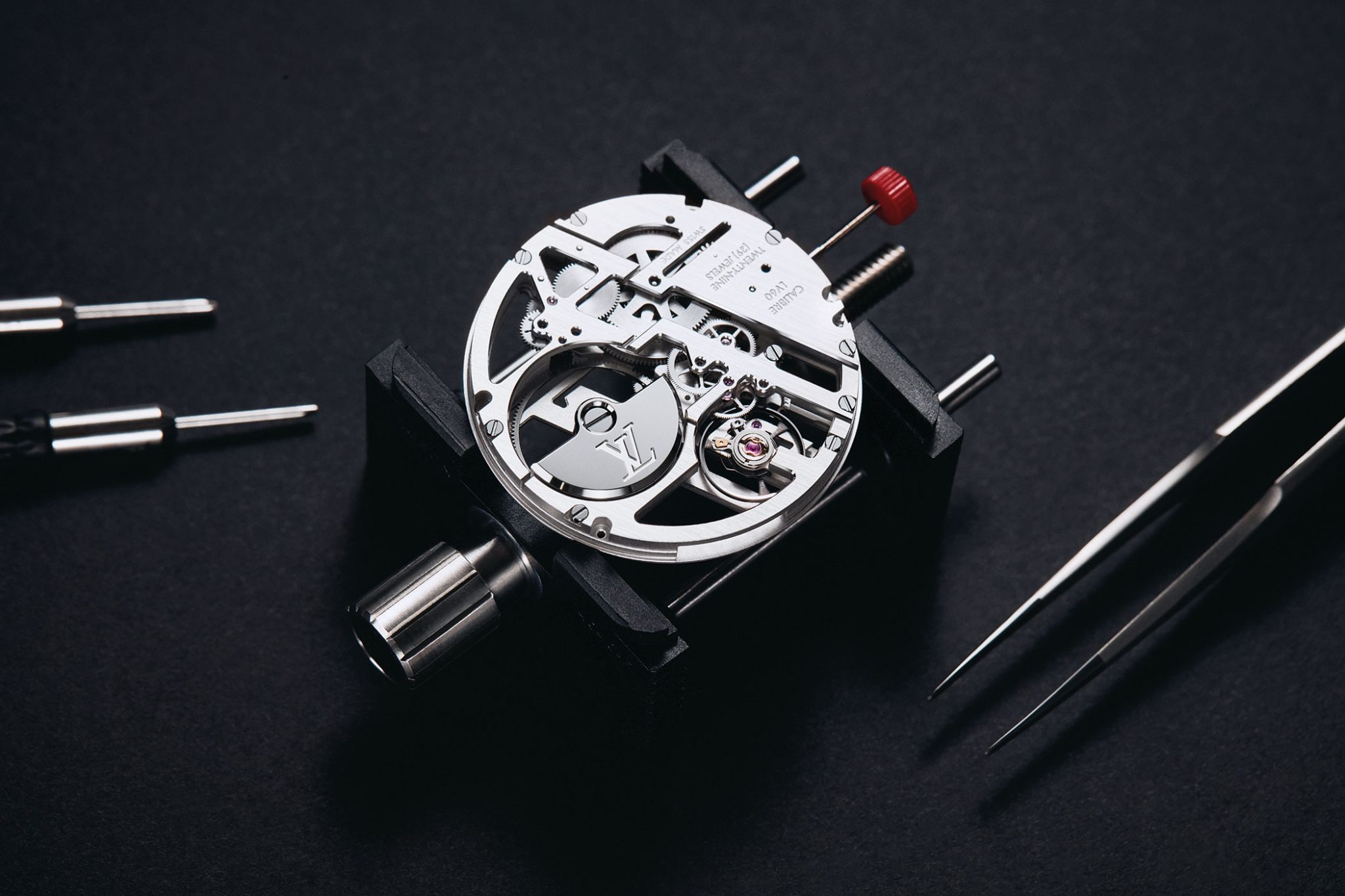 Louis-Vuitton-Voyager-Skeleton-in-Platinum-Ref-Q7EN1K-Movement