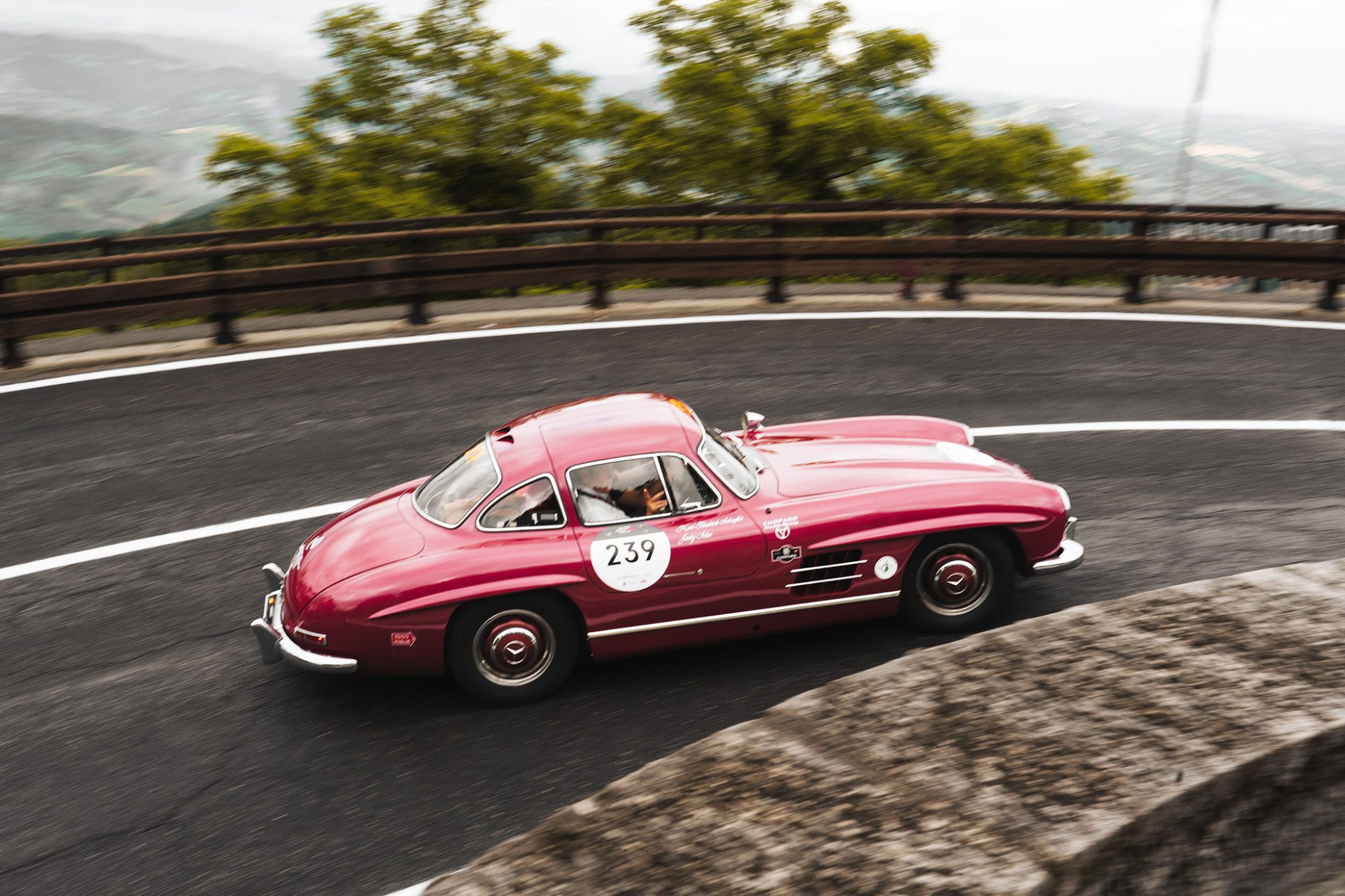 Chopard-Mille-Miglia-Day-2-Mercedes-Benz-300SL-Chopard-Team