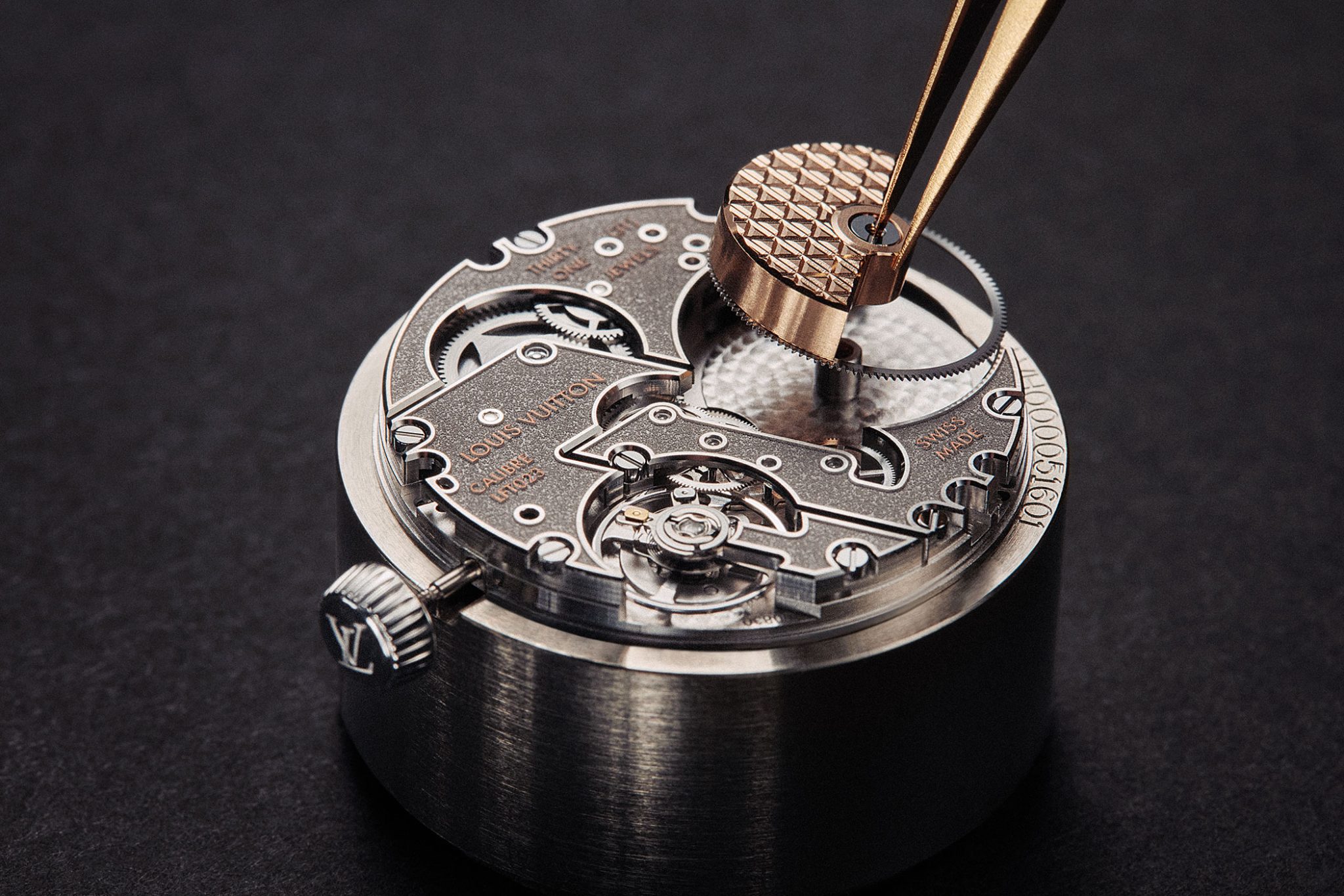 Louis-Vuitton-Tambour-Calibre-LFT023