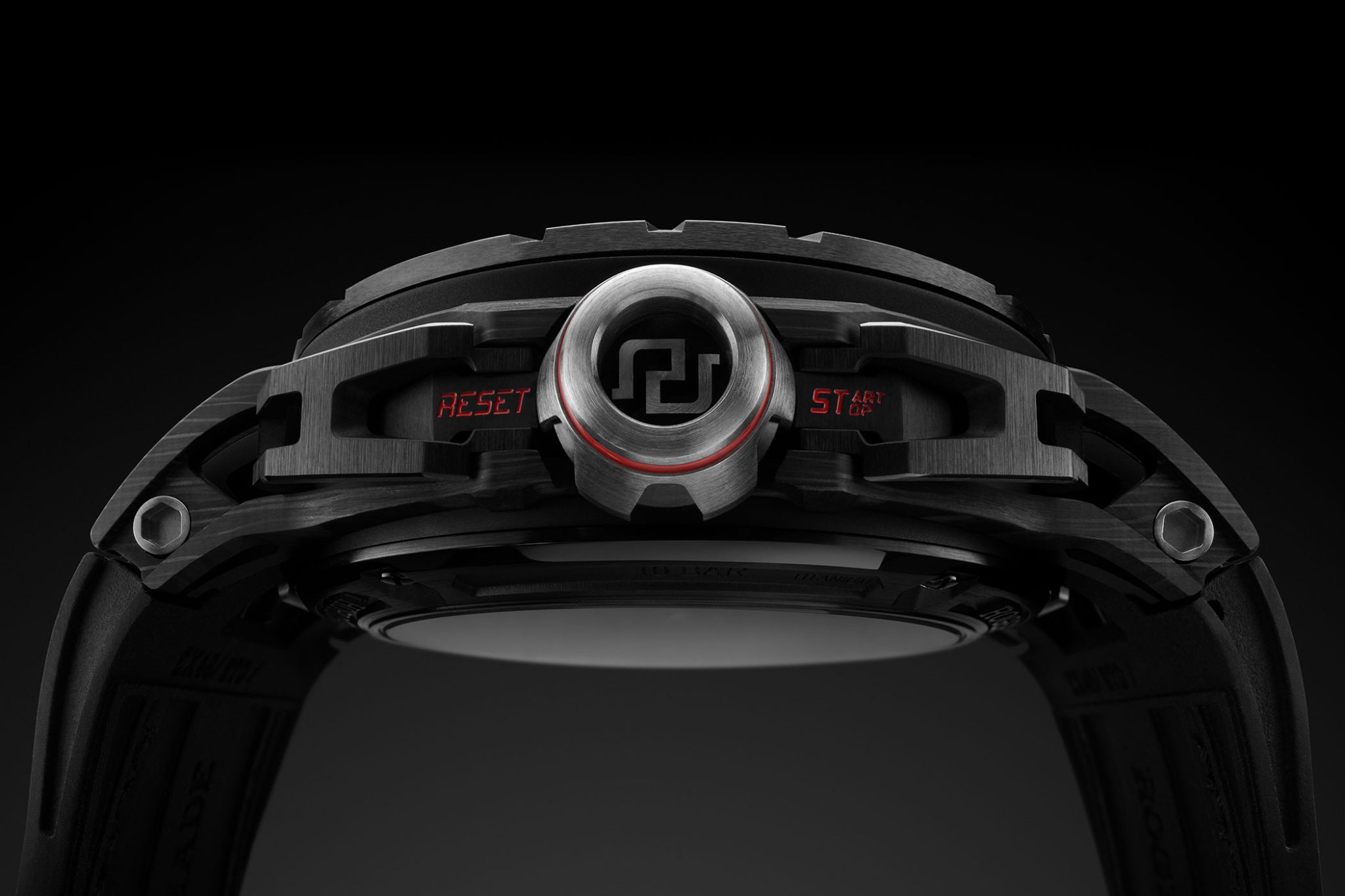 Roger-Dubuis-Excalibur-Spider-Flyback-Chronograph-RDDBEX1046-Case-02