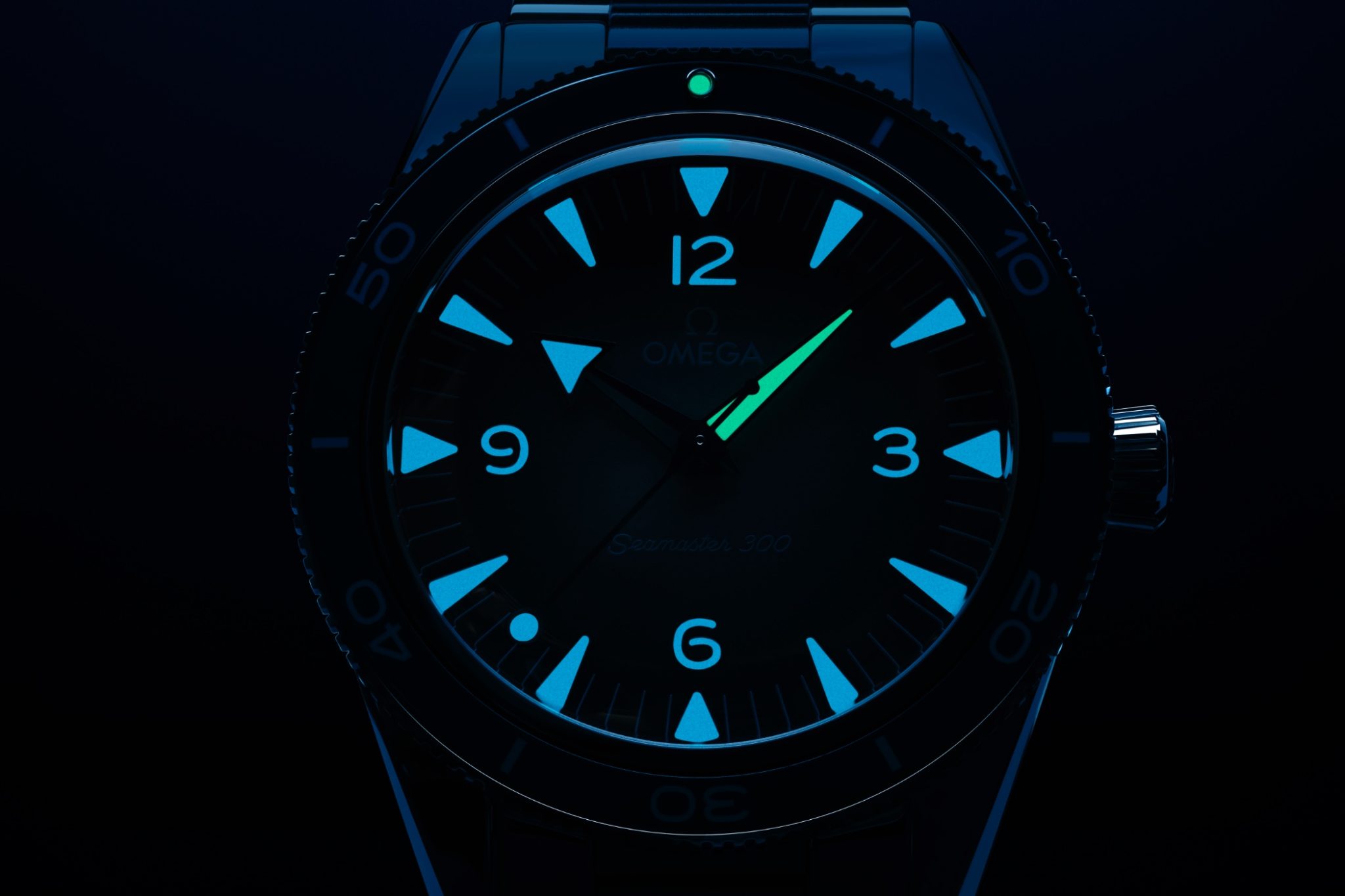 OMEGA-MYKONOS-Seamaster-Sumer-Blue-234.30.41.21.03.002-300-close-up-Dial-Lumeshot