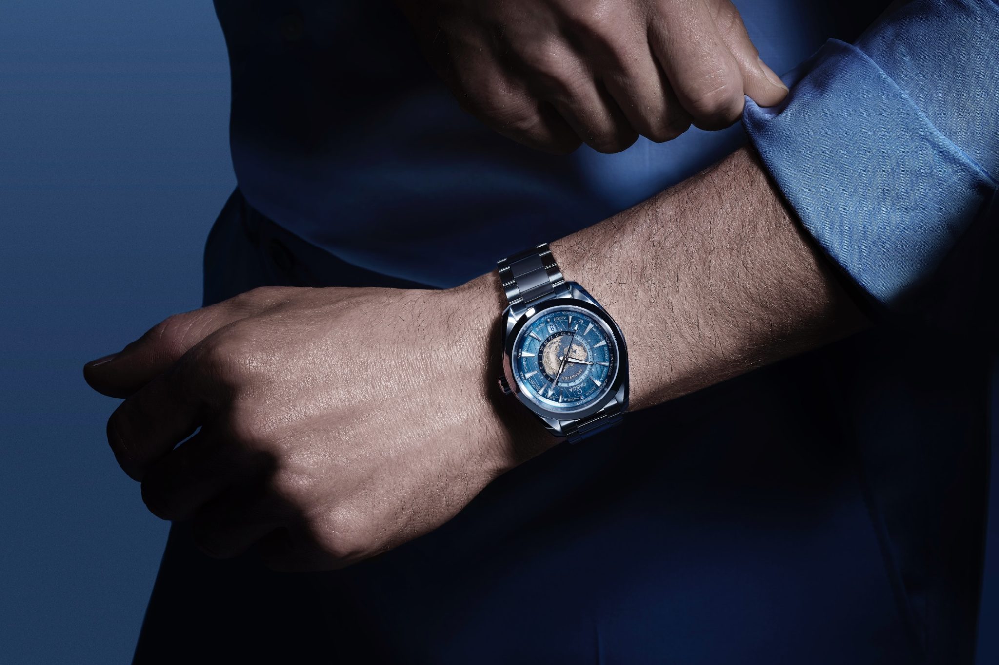 OMEGA-MYKONOS-Seamaster-Sumer-Blue-Aqua-Terra-Worldtimer-Wristshot