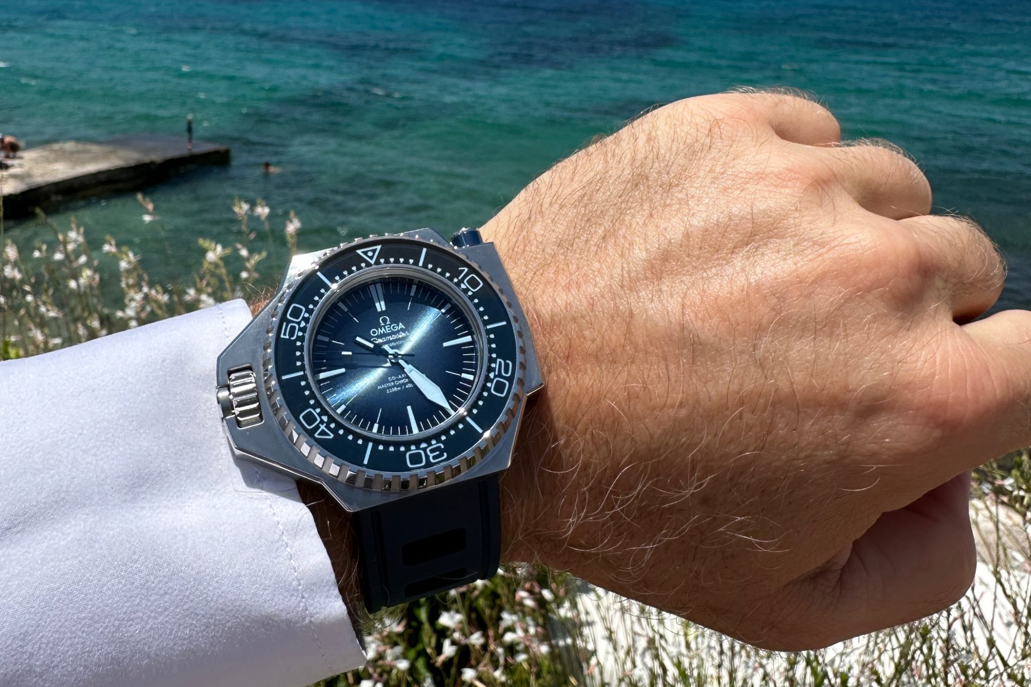 OMEGA-MYKONOS-Seamaster-Sumer-Blue-PLOPROF-WRIST.