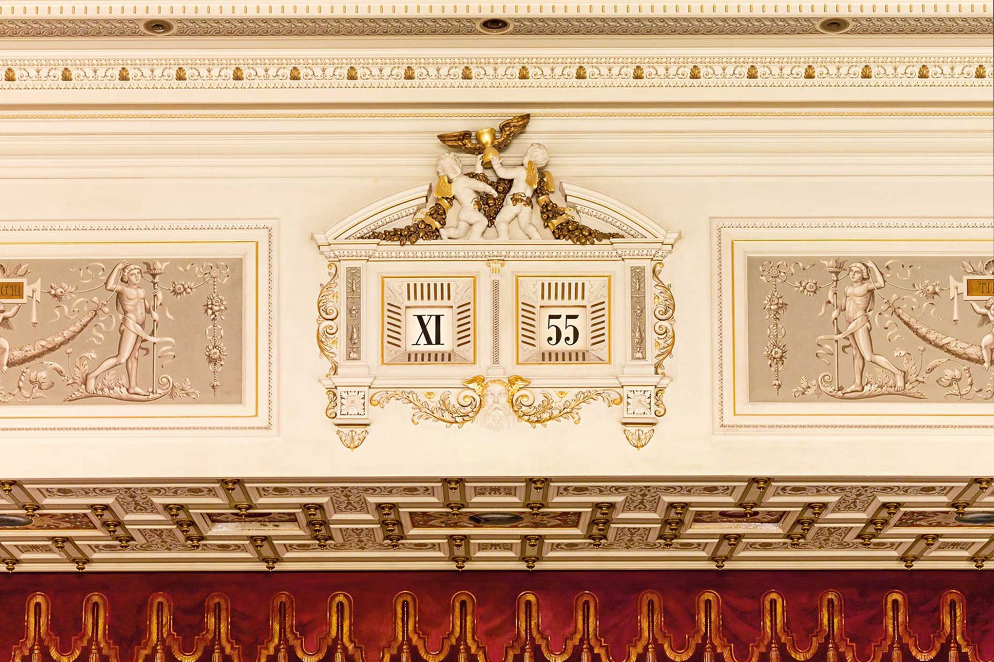 The-Clock-At-The-Dresden-Opera-House