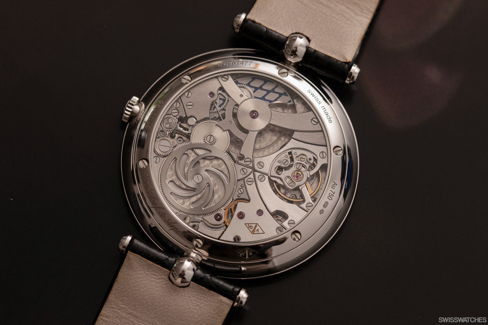 Van-Cleef-And-Arples-Pierre-Arples-Heure-Dici-Heure-Dailleurs-VCARO4II00-Movement-1