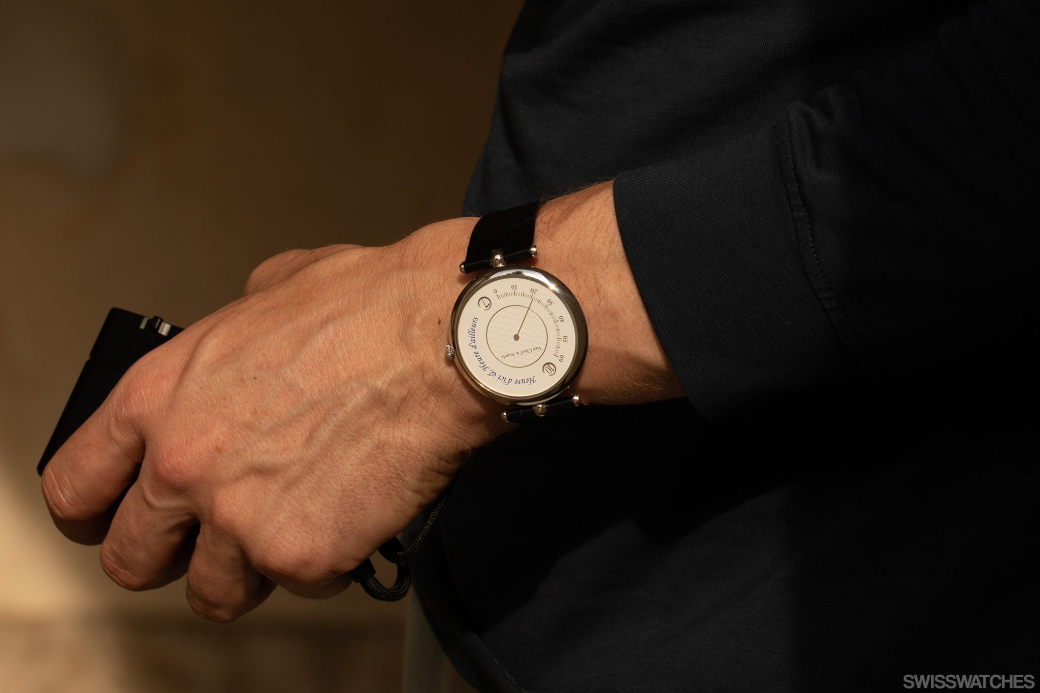 Van-Cleef-And-Arples-Pierre-Arples-Heure-Dici-Heure-Dailleurs-VCARO4II00-On-The-Wrist-3
