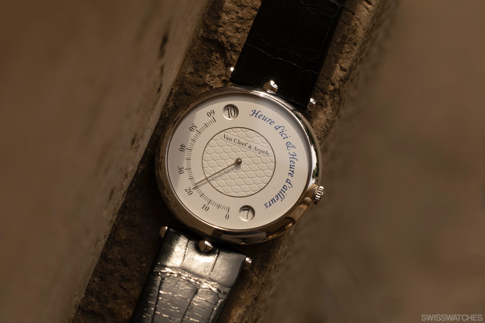 Van-Cleef-And-Arples-Pierre-Arples-Heure-Dici-Heure-Dailleurs-VCARO4II00-Poetry-Of-Words