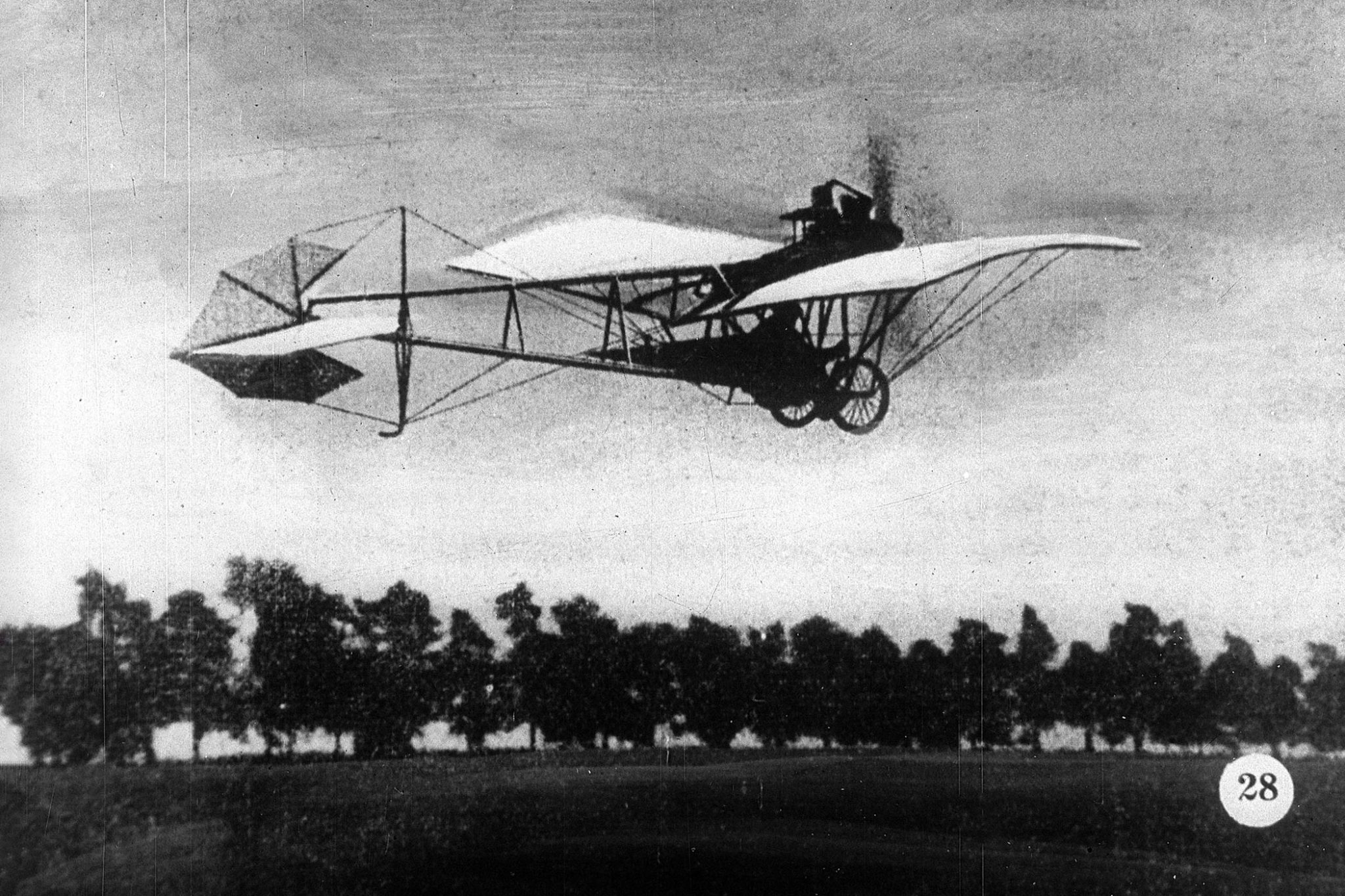 Alberto-Santos-Dumont-Test-Flight-Aeroplane-2