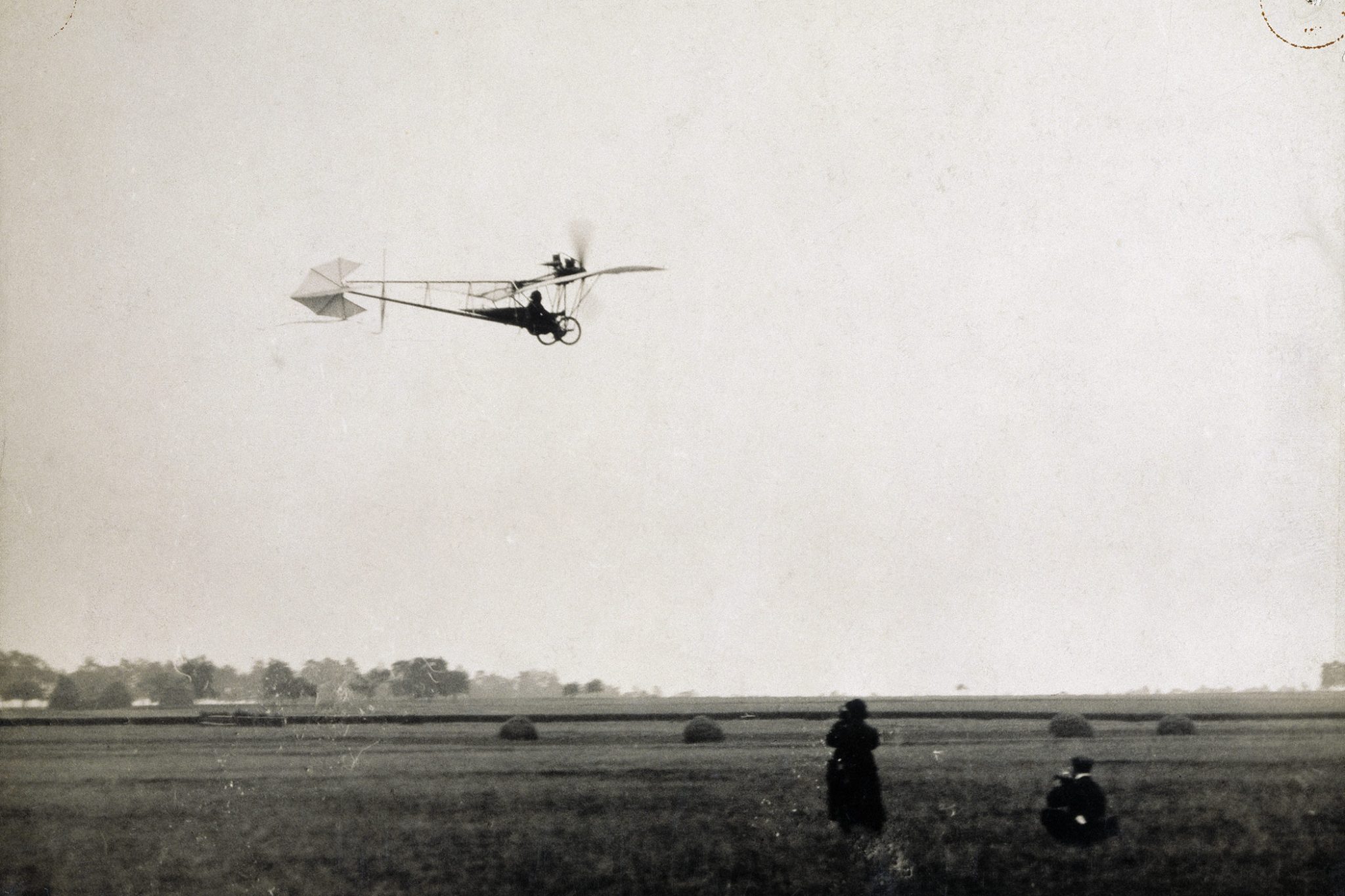 Alberto-Santos-Dumont-Test-Flight-Aeroplane-3