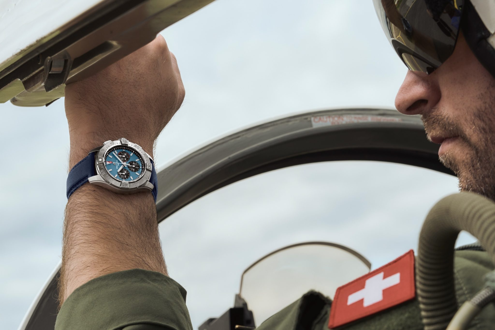 Breitling-Avenger-B01-Chronograph-44-Pilot-Wristshot-Blue