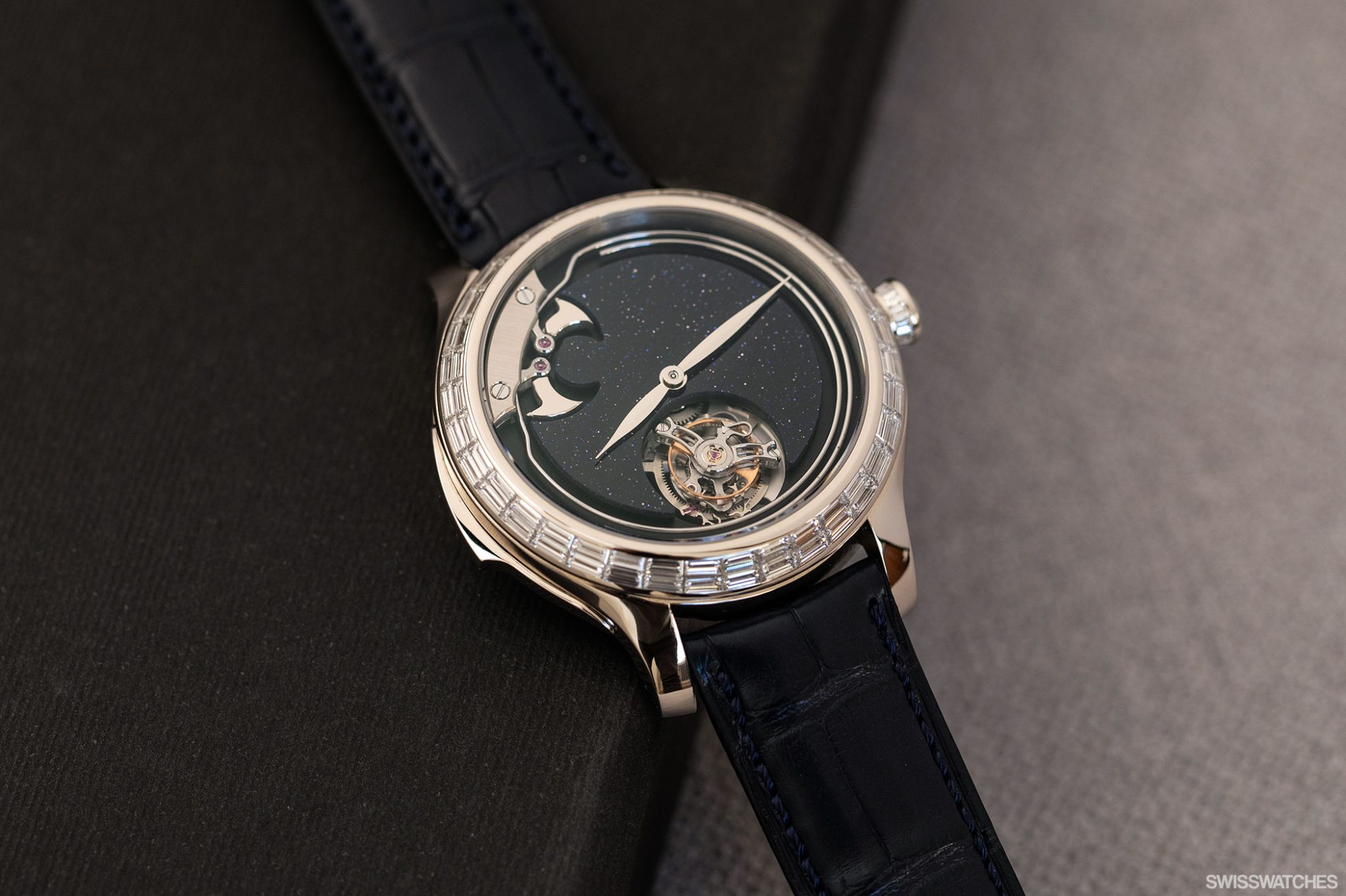 H-Moser-Coe-Endeavour-Concept-Minute-Repeater-Tourbillon-Aventurine-Diamonds-2