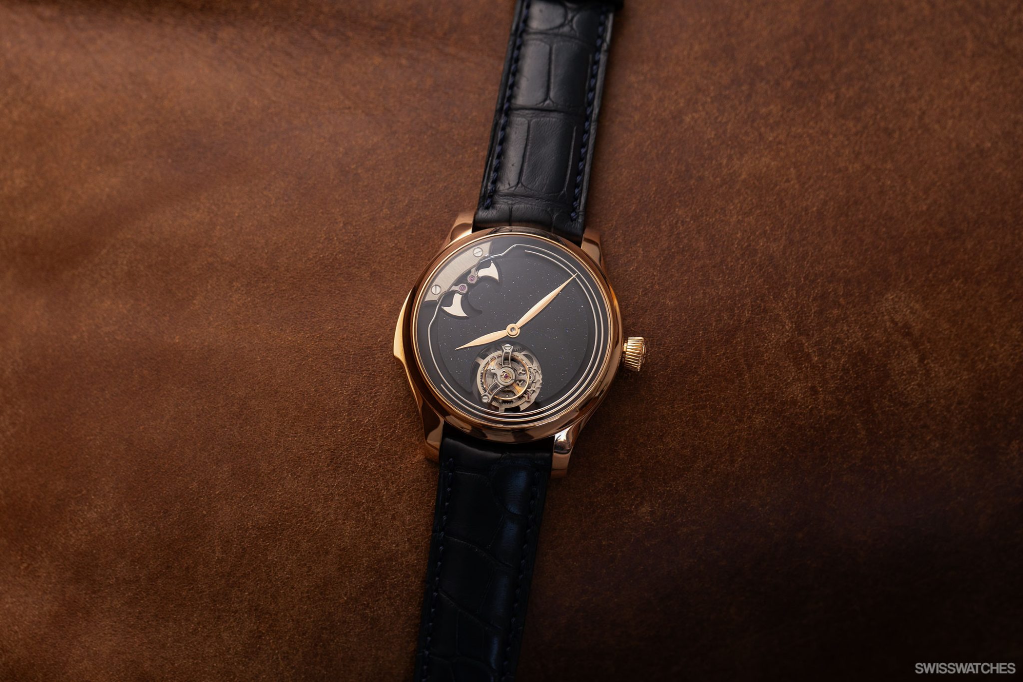 H-Moser-and-Cie-Endeavour-Concept-Minute-Repeater-Tourbillon-Aventurine-2