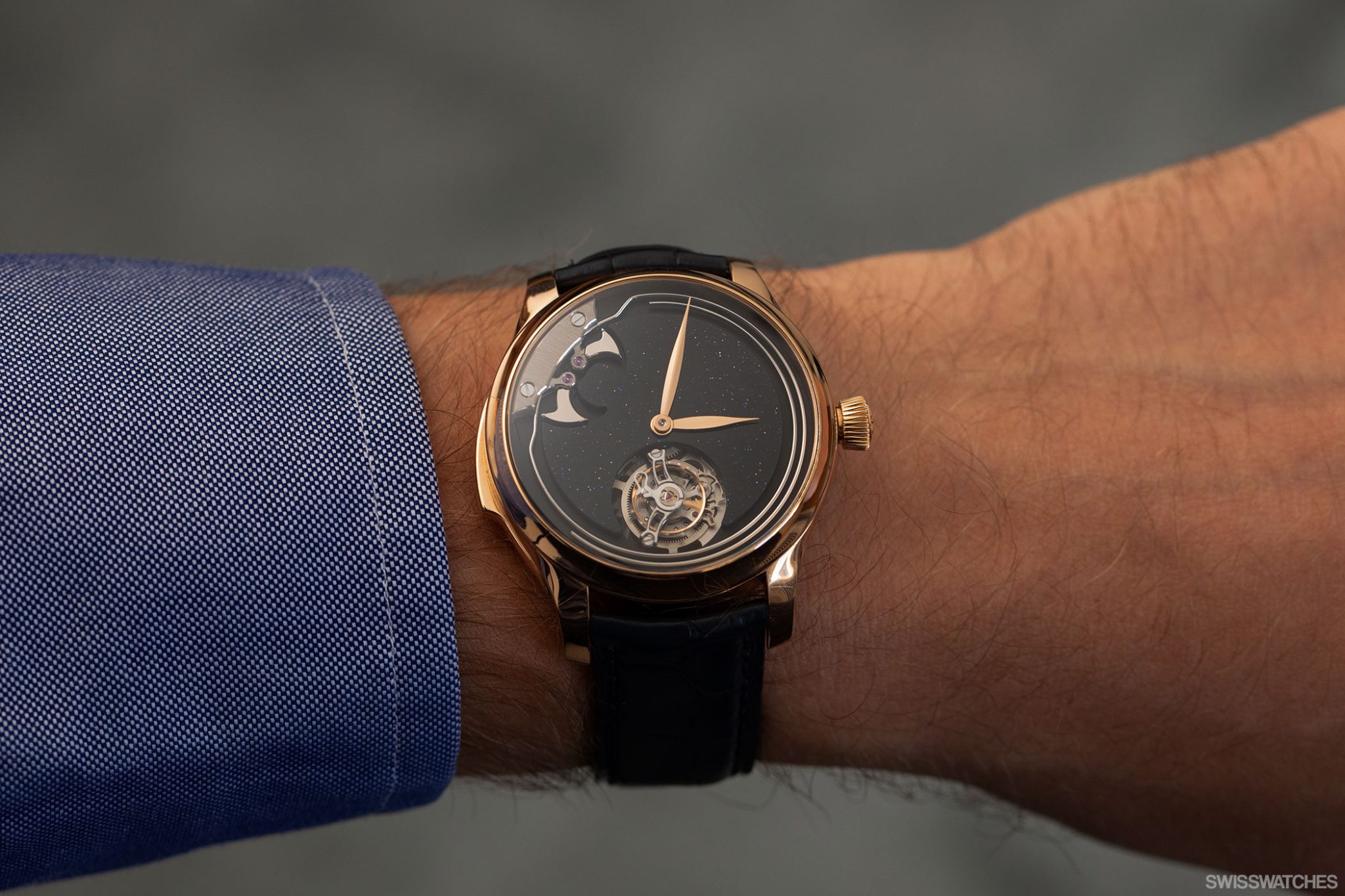 H-Moser-and-Cie-Endeavour-Concept-Minute-Repeater-Tourbillon-Aventurine-4
