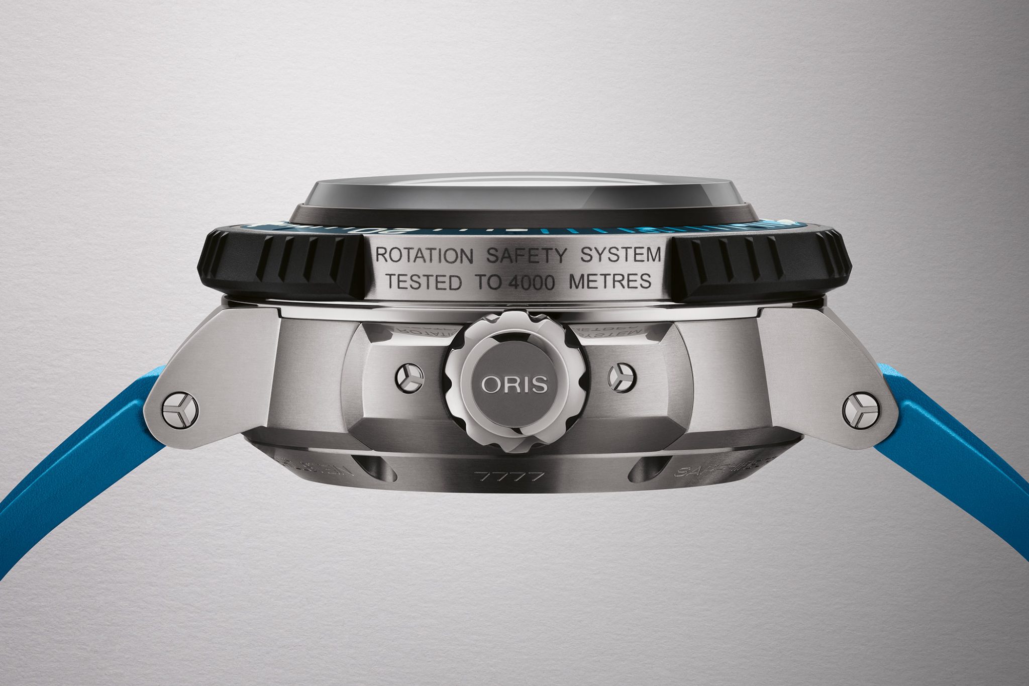 Oris-AquisPro-4000m-0140077777155-Set-Case