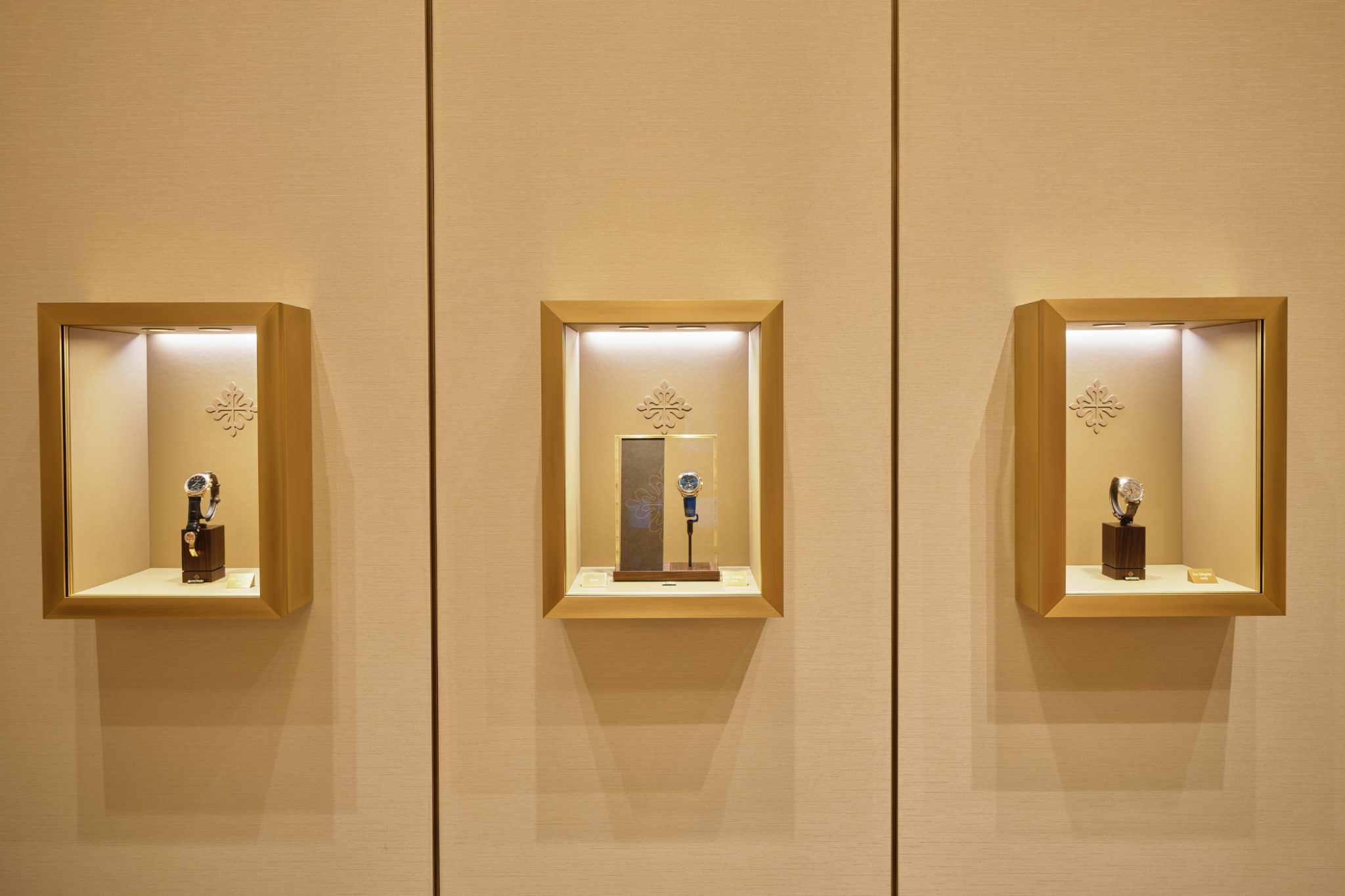 Patek-Philippe-Boutique-Hamburg-Wempe-1st_Vitrine_Separet-1
