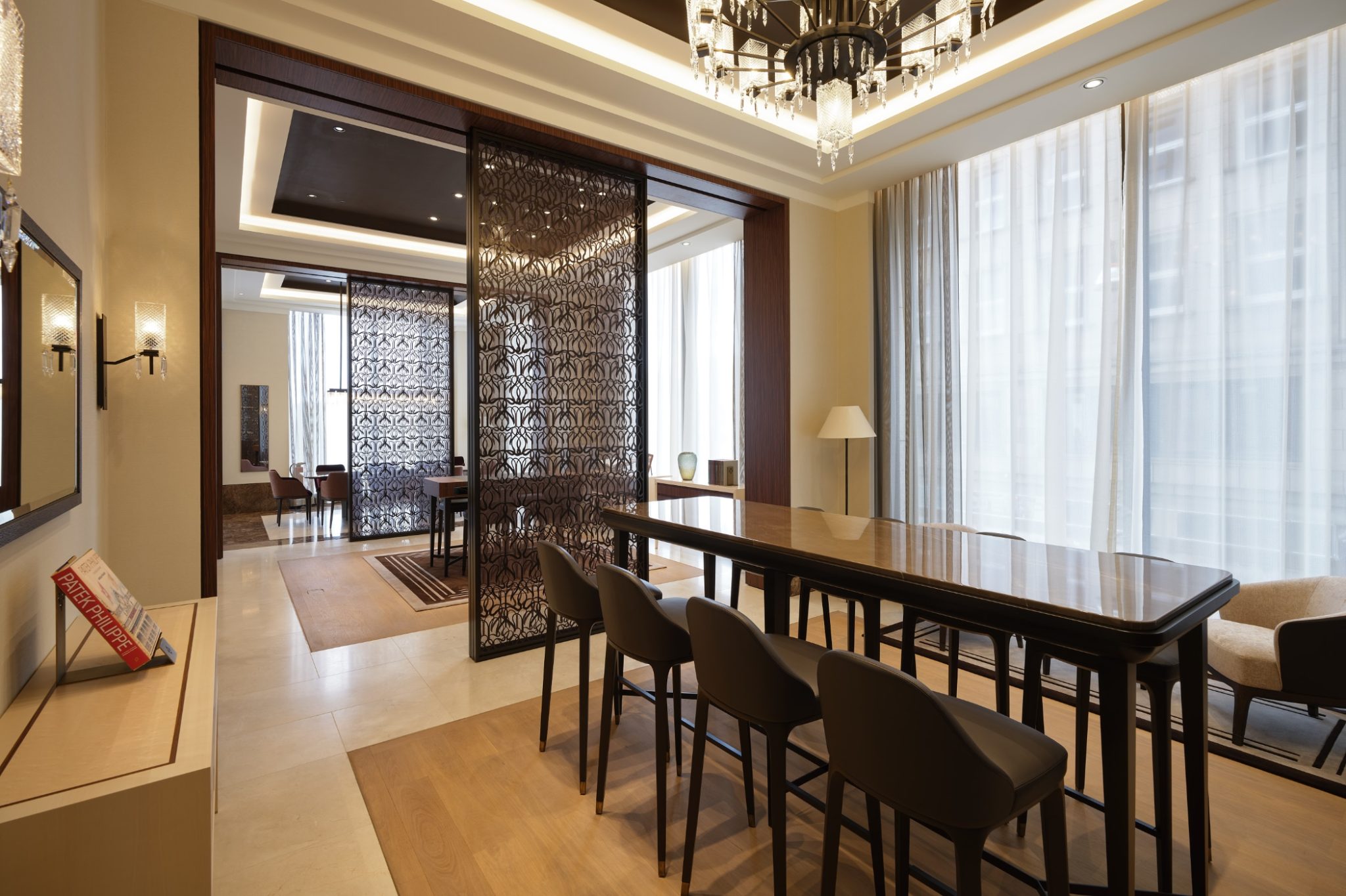 Patek-Philippe-Boutique-Hamburg-Wempe-2nd-floor-Table-chairs
