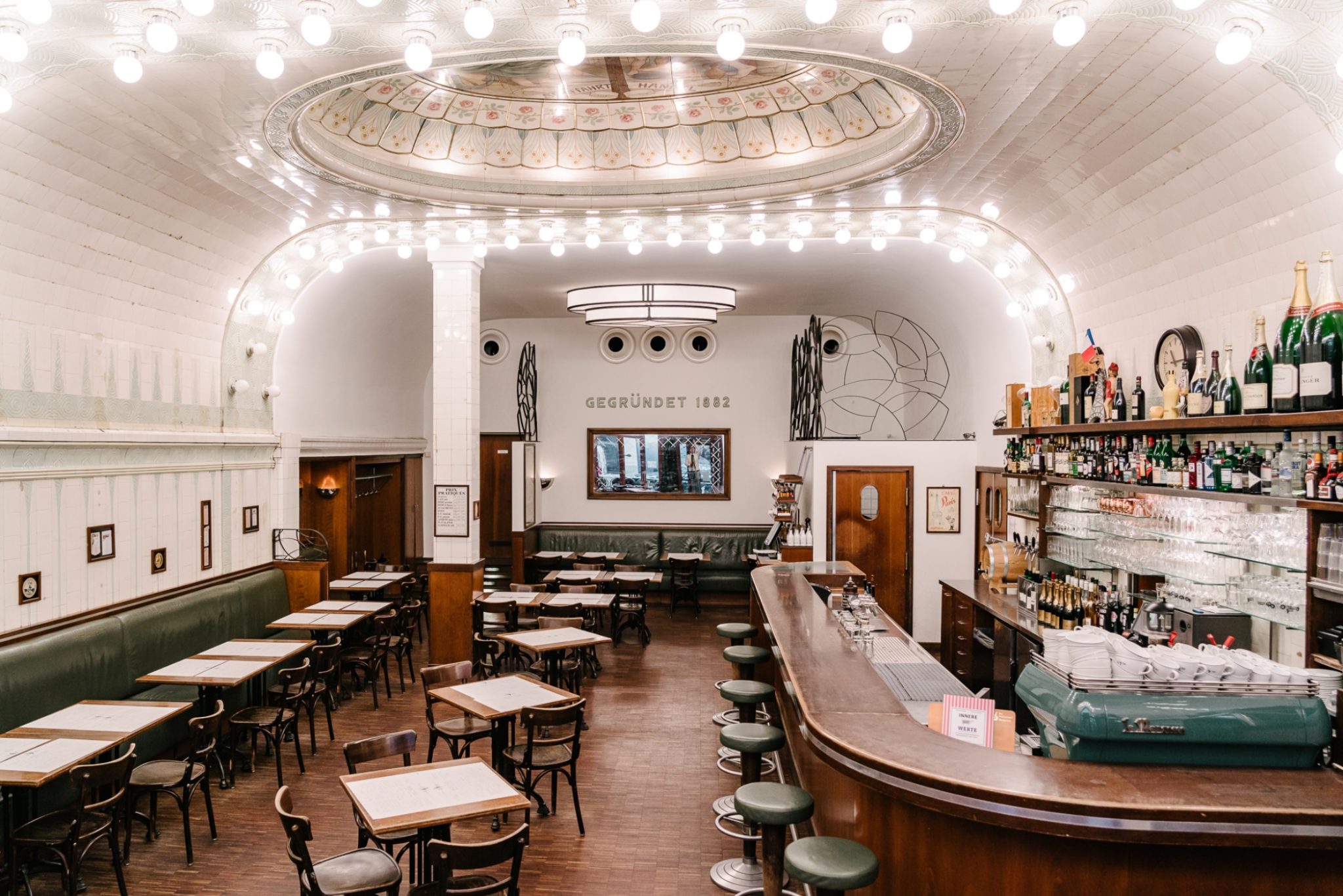 Patek-Philippe-Boutique-Hamburg-Wempe-Cafe-Paris-Interior
