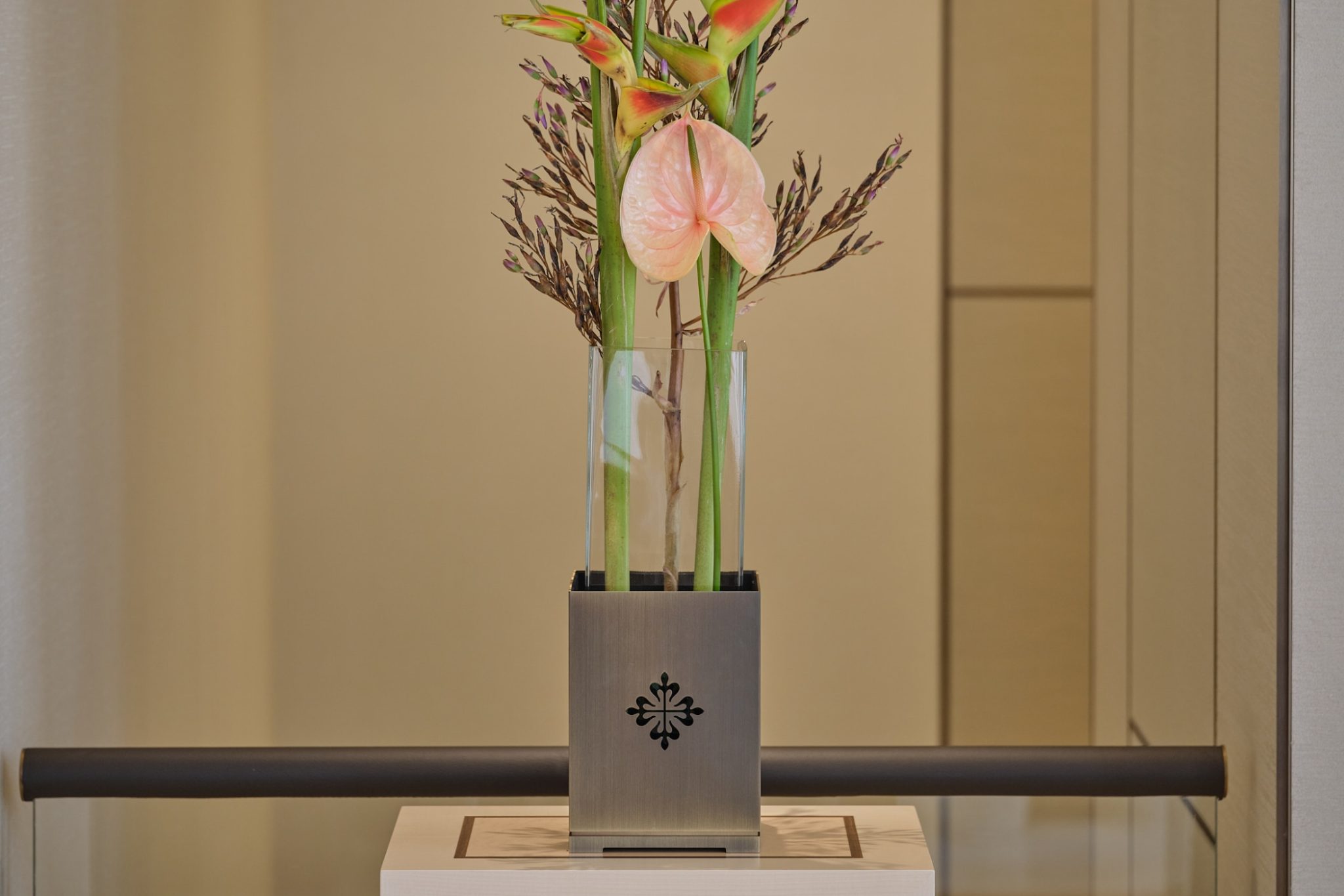 Patek Philippe Boutique Hamburg Details Interior Flowers